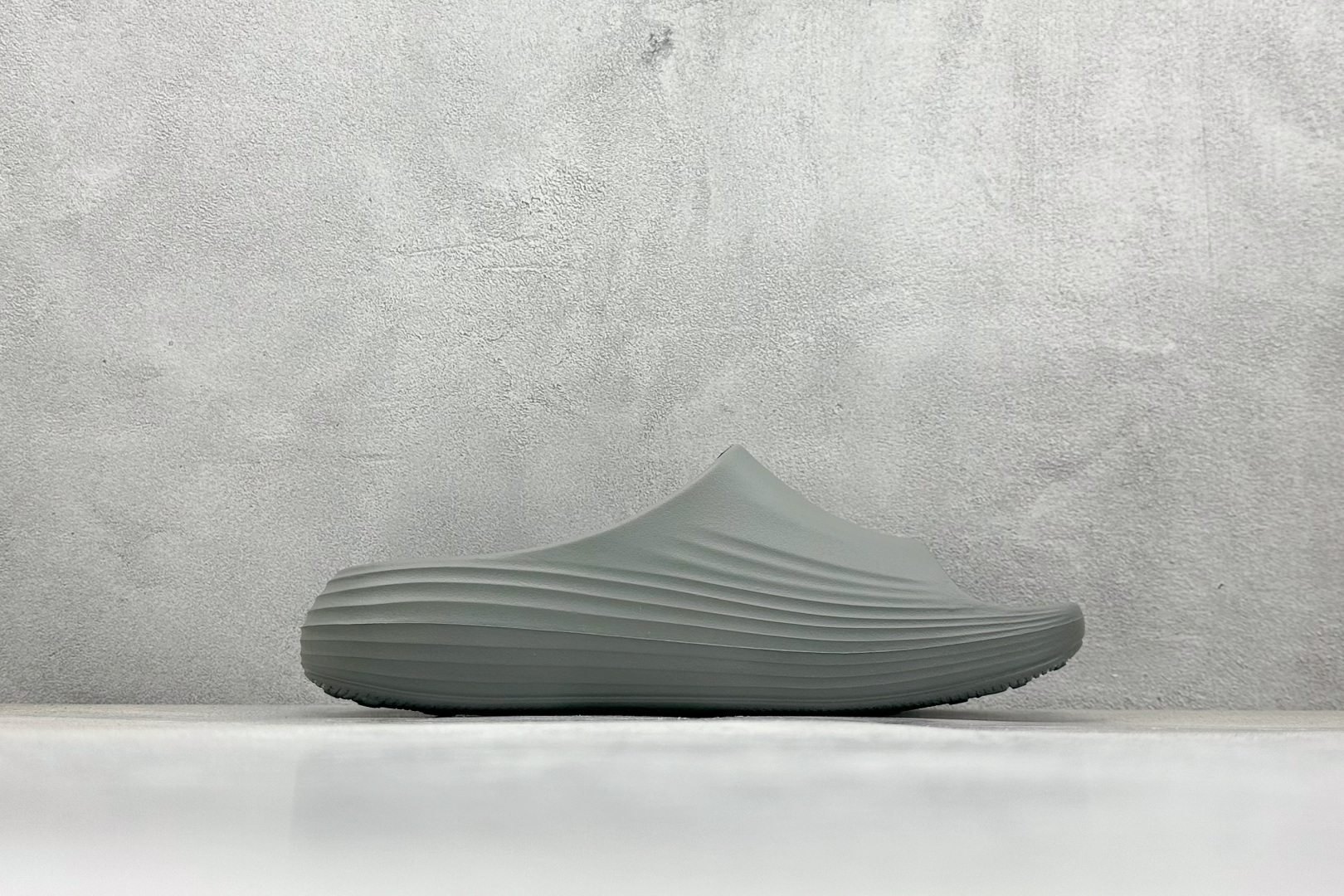 Nike ReactX Rejuven8 Slide 耐克夏日穿搭凉鞋 HV4484-002-莆田鞋,莆田鞋货源,高仿鞋,高仿鞋货源,安福档口,莆田高仿鞋,莆田鞋批发,高仿鞋批发,莆田高仿运动鞋,高仿运动鞋,莆田运动鞋 Nike ReactX Rejuven8 Slide 耐克夏日穿搭凉鞋 HV4484-002