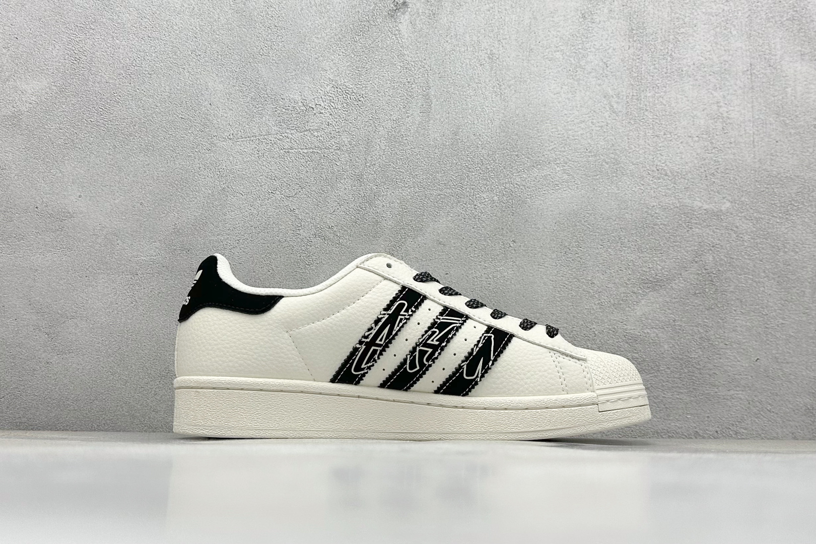 AD Originals Superstar x Stussy 白黑 AD8015