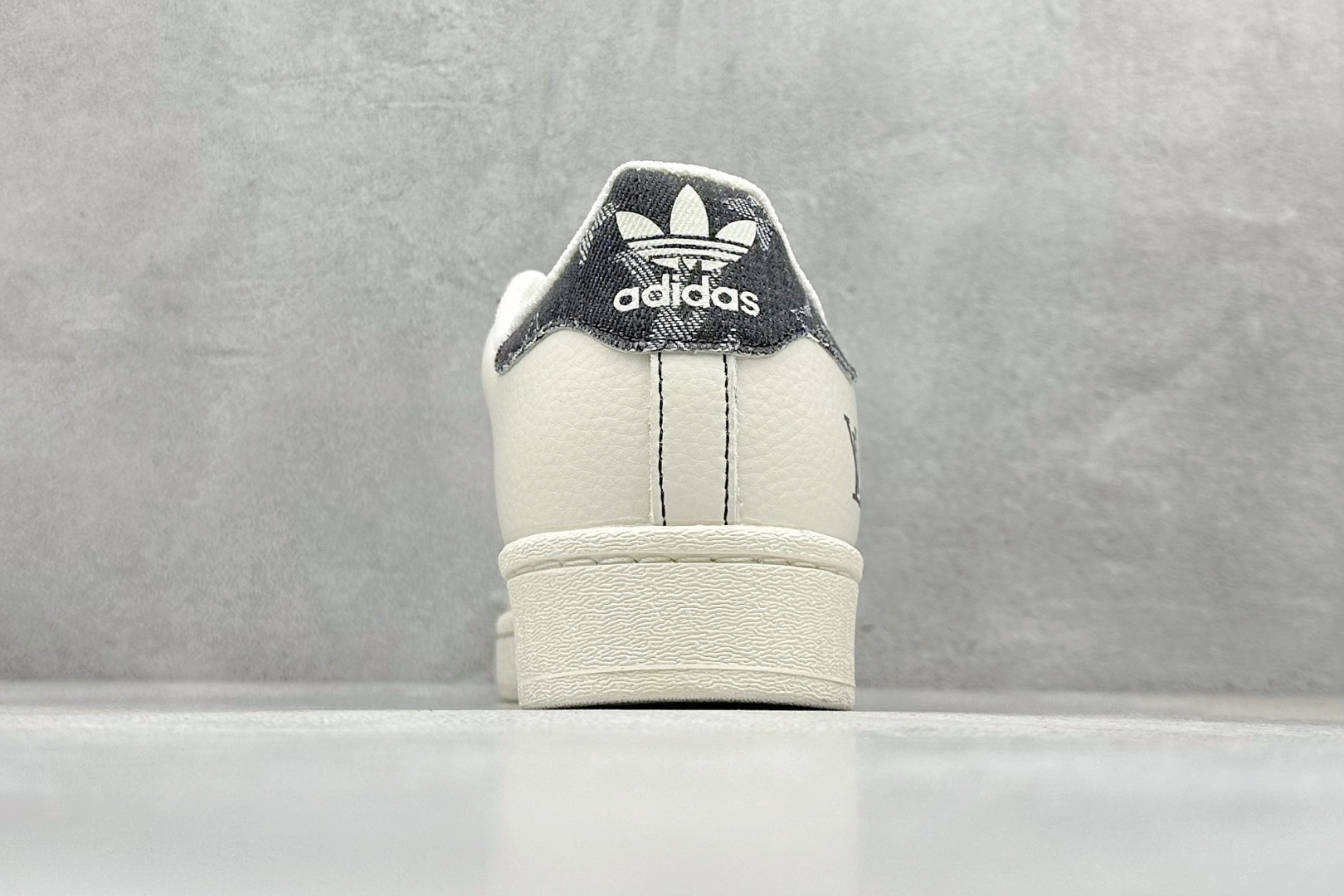 AD Originals Superstar x Louis Vuitton 白黑 XS0016-莆田鞋,莆田鞋货源,高仿鞋,高仿鞋货源,安福档口,莆田高仿鞋,莆田鞋批发,高仿鞋批发,莆田高仿运动鞋,高仿运动鞋,莆田运动鞋 AD Originals Superstar x Louis Vuitton 白黑 XS0016