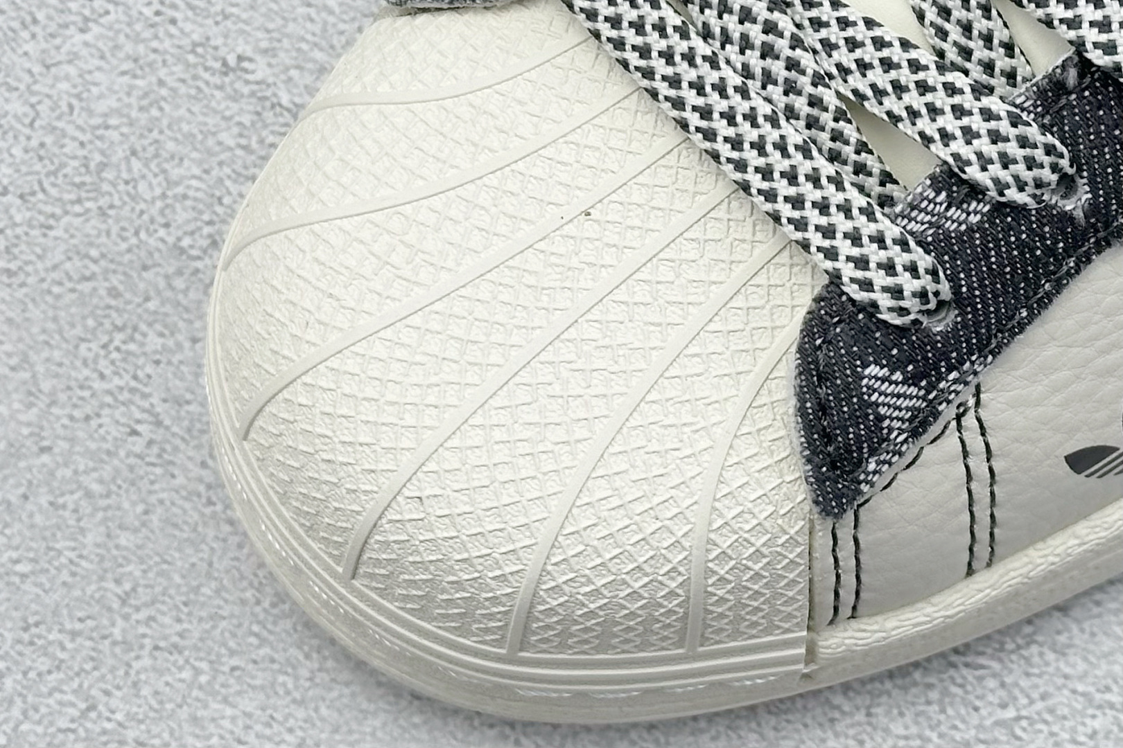 AD Originals Superstar x Louis Vuitton 白黑 XS0016-莆田鞋,莆田鞋货源,高仿鞋,高仿鞋货源,安福档口,莆田高仿鞋,莆田鞋批发,高仿鞋批发,莆田高仿运动鞋,高仿运动鞋,莆田运动鞋 AD Originals Superstar x Louis Vuitton 白黑 XS0016