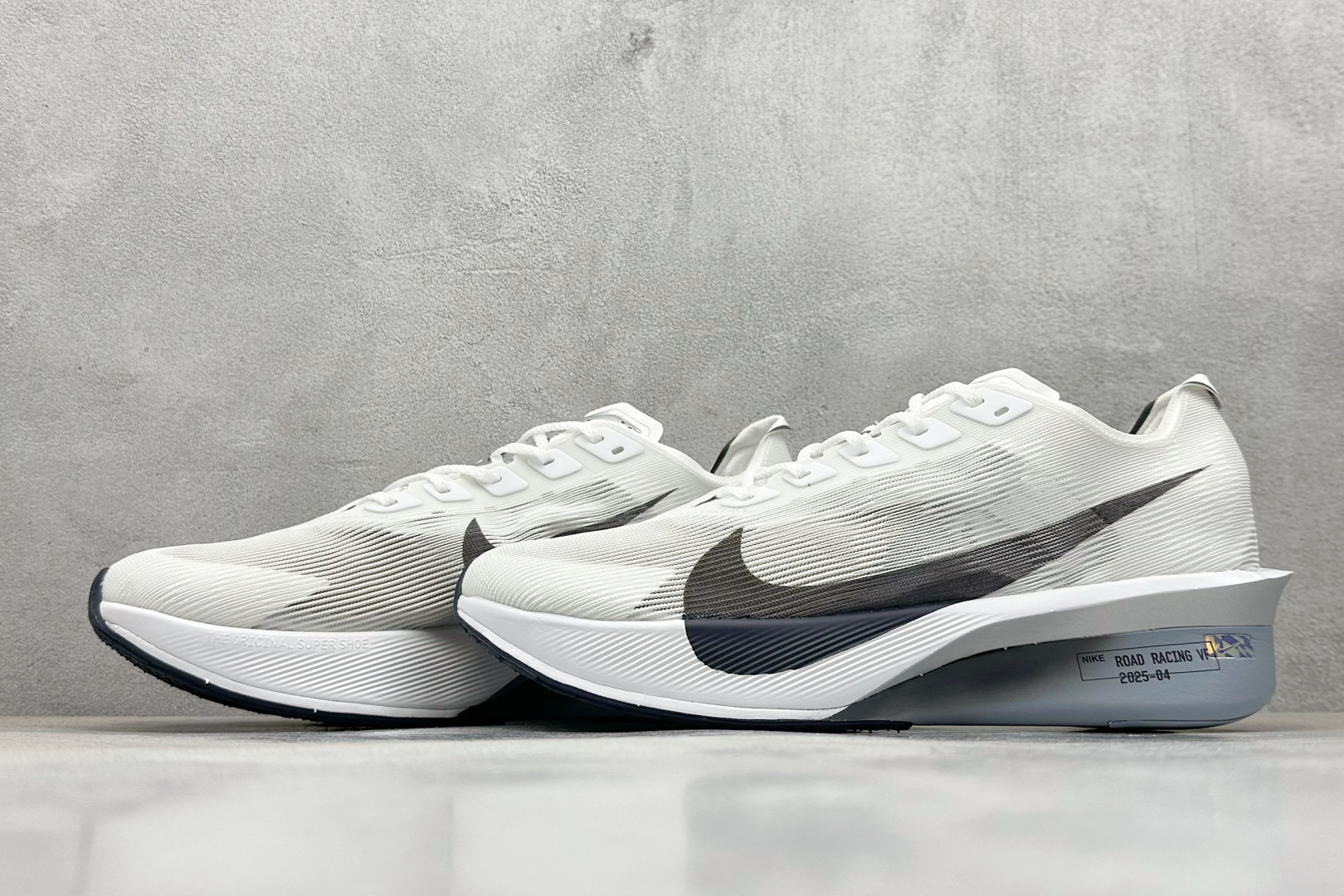 纯原Nike ZoomX Vaporfly NEXT% 4 马拉松系列公路竞速超轻缓震跑步鞋 HF6414-100-莆田鞋,莆田鞋货源,高仿鞋,高仿鞋货源,安福档口,莆田高仿鞋,莆田鞋批发,高仿鞋批发,莆田高仿运动鞋,高仿运动鞋,莆田运动鞋 纯原Nike ZoomX Vaporfly NEXT% 4 马拉松系列公路竞速超轻缓震跑步鞋 HF6414-100