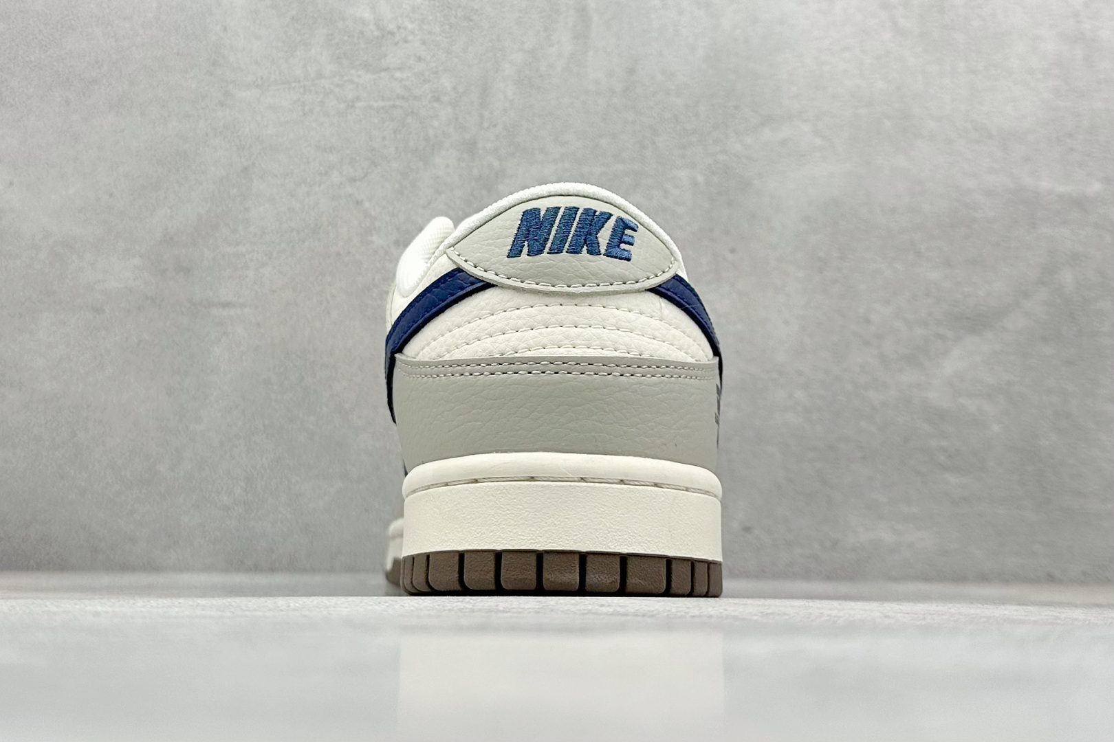 Nike SB Dunk Low x BURBERRY 灰白小勾 XD1588-219