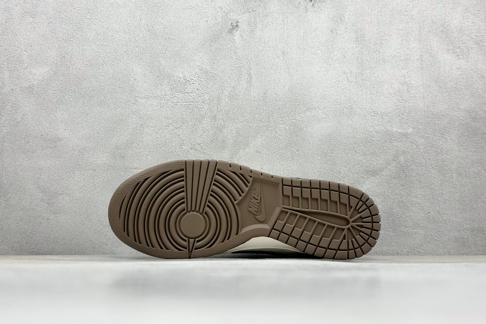 Nike SB Dunk Low x BURBERRY 灰白小勾 XD1588-219