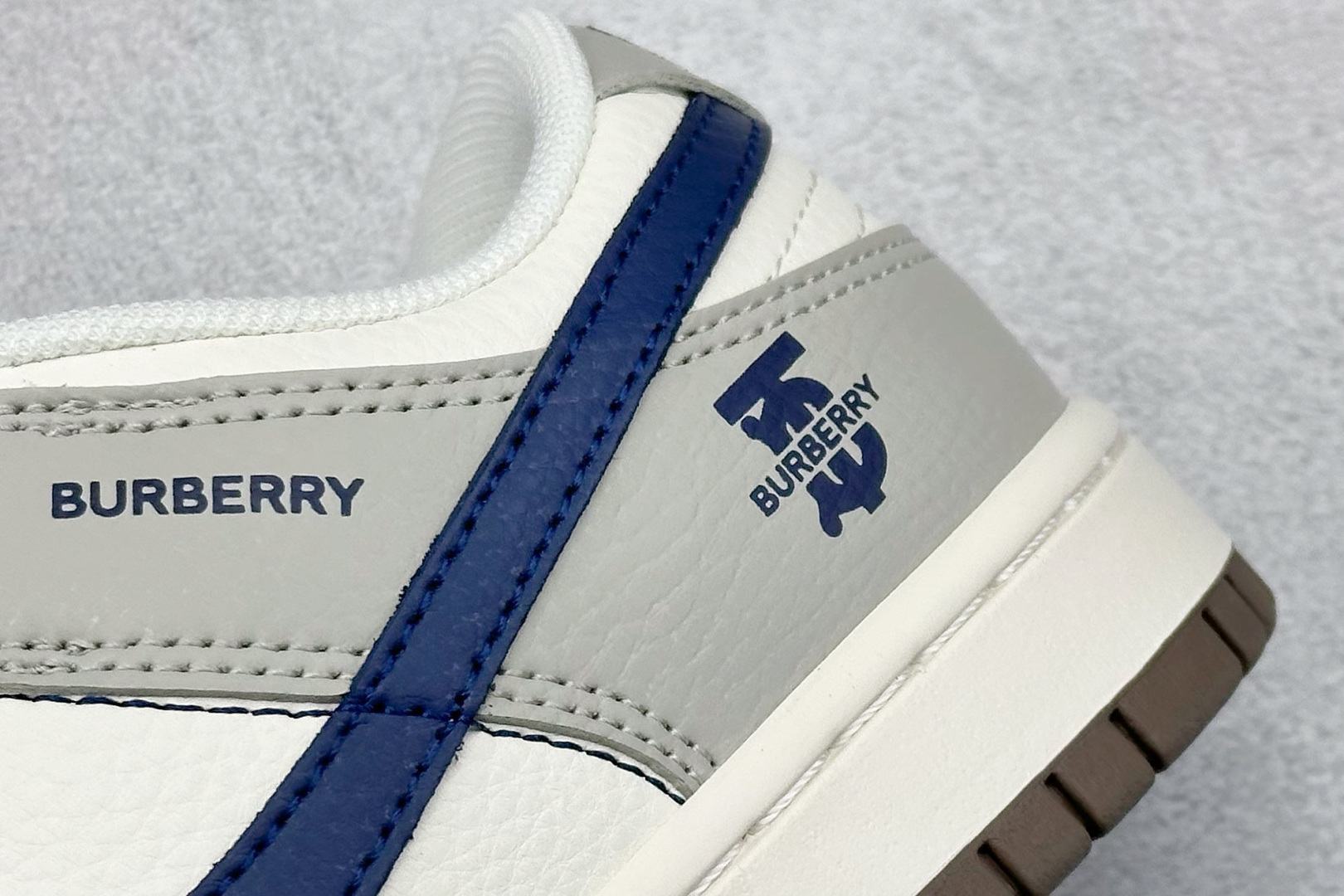 Nike SB Dunk Low x BURBERRY 灰白小勾 XD1588-219
