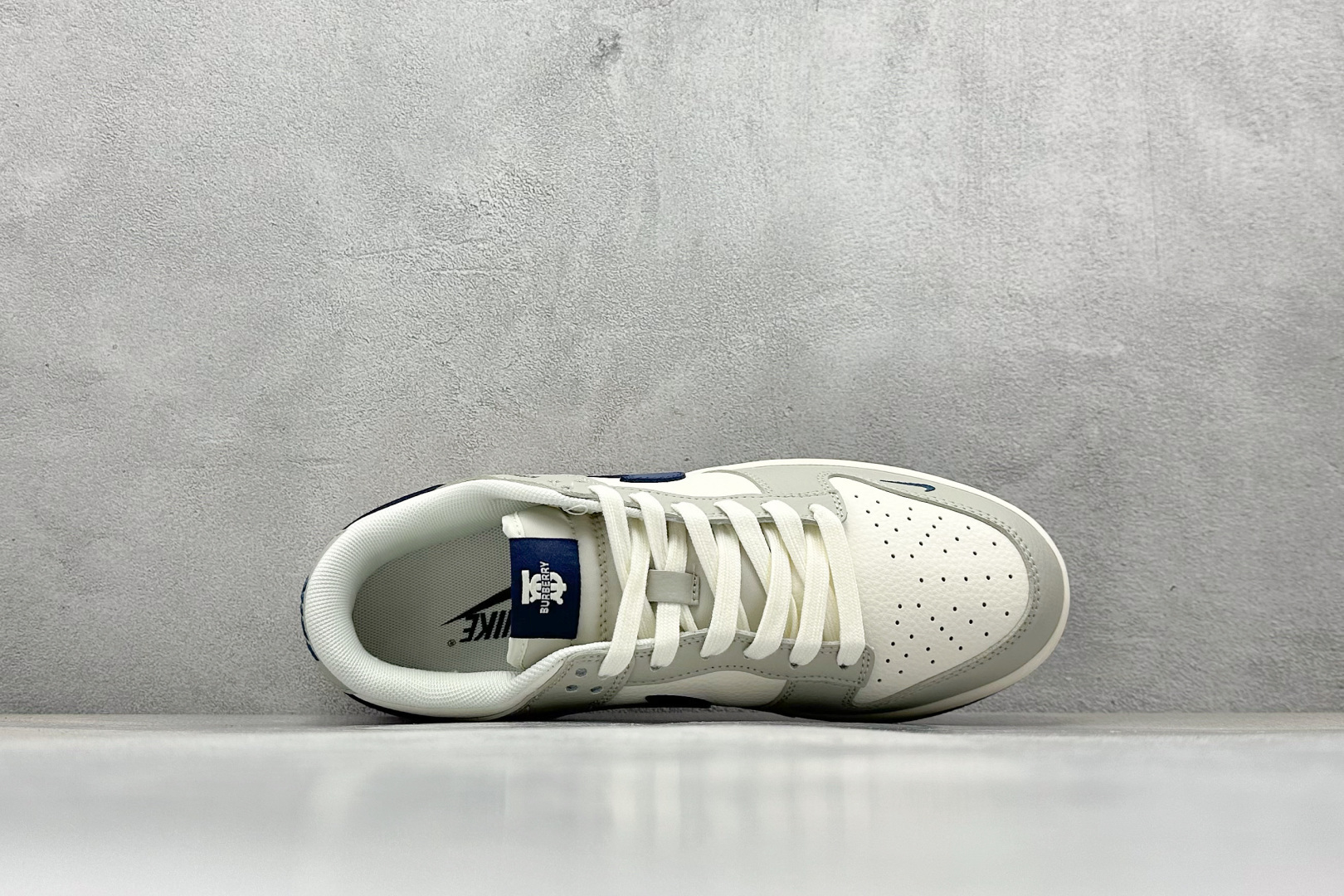 Nike SB Dunk Low x BURBERRY 灰白小勾 XD1588-219