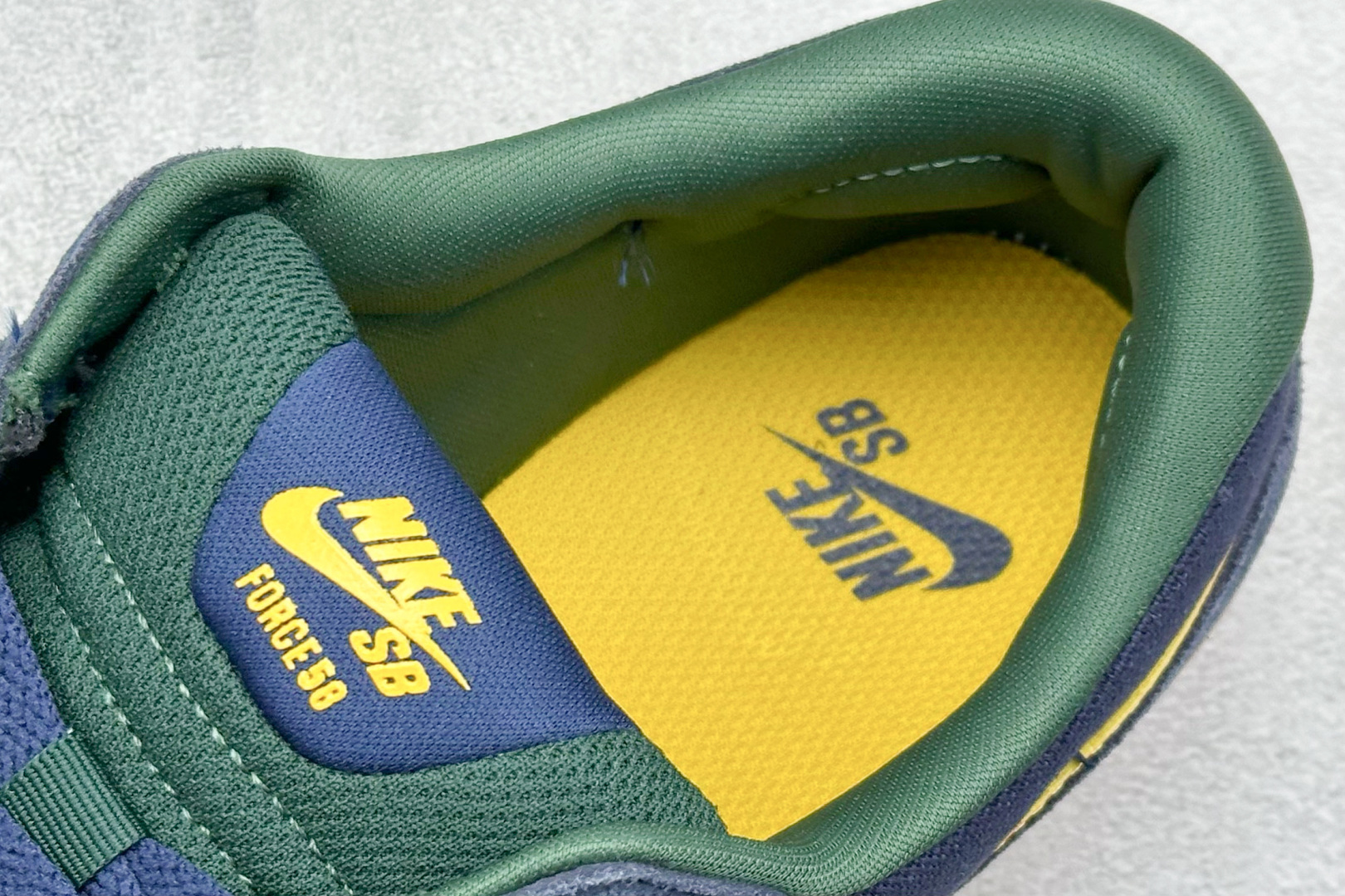 FS版 Nike SB Force 58 硫化杯底 传统篮球风格 Nike SB Force 58 男/女滑板鞋 DV5476-402