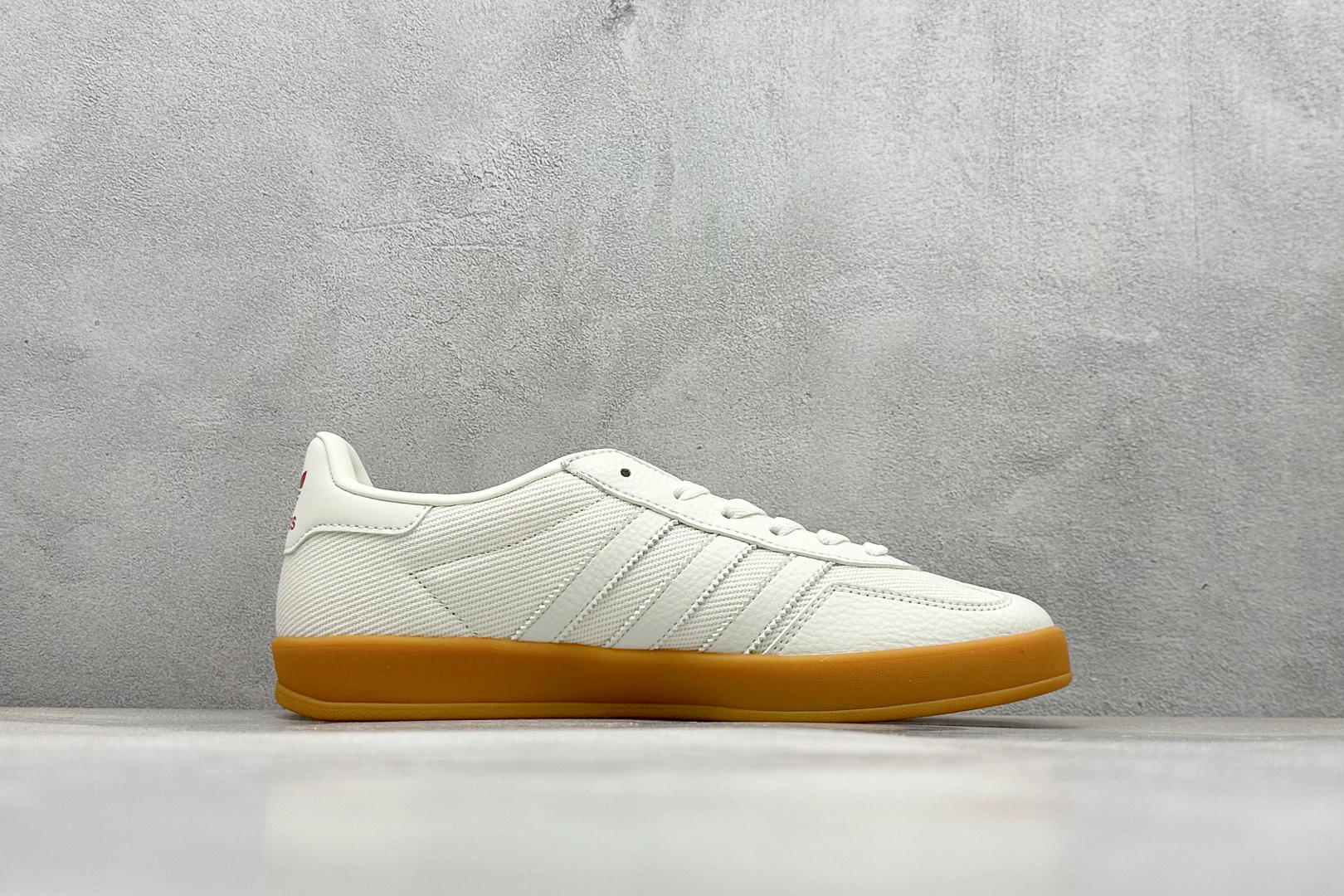 SC版Adidas SAMBA x Supreme 白红休闲板鞋 SC9207-723-莆田鞋,莆田鞋货源,高仿鞋,高仿鞋货源,安福档口,莆田高仿鞋,莆田鞋批发,高仿鞋批发,莆田高仿运动鞋,高仿运动鞋,莆田运动鞋 SC版Adidas SAMBA x Supreme 白红休闲板鞋 SC9207-723