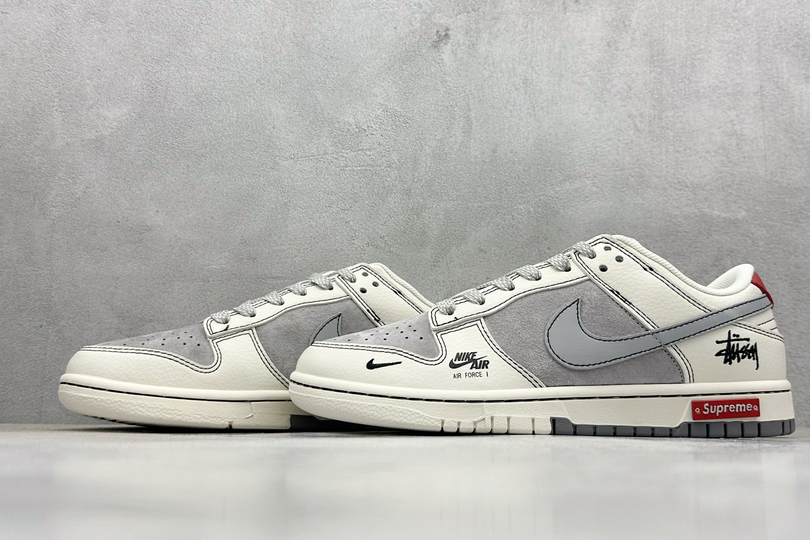 XC版Nk SB Dunk Low 斯图西联名-灰白浅灰勾 周年高端定制 低帮休闲板鞋 SJ2068-302