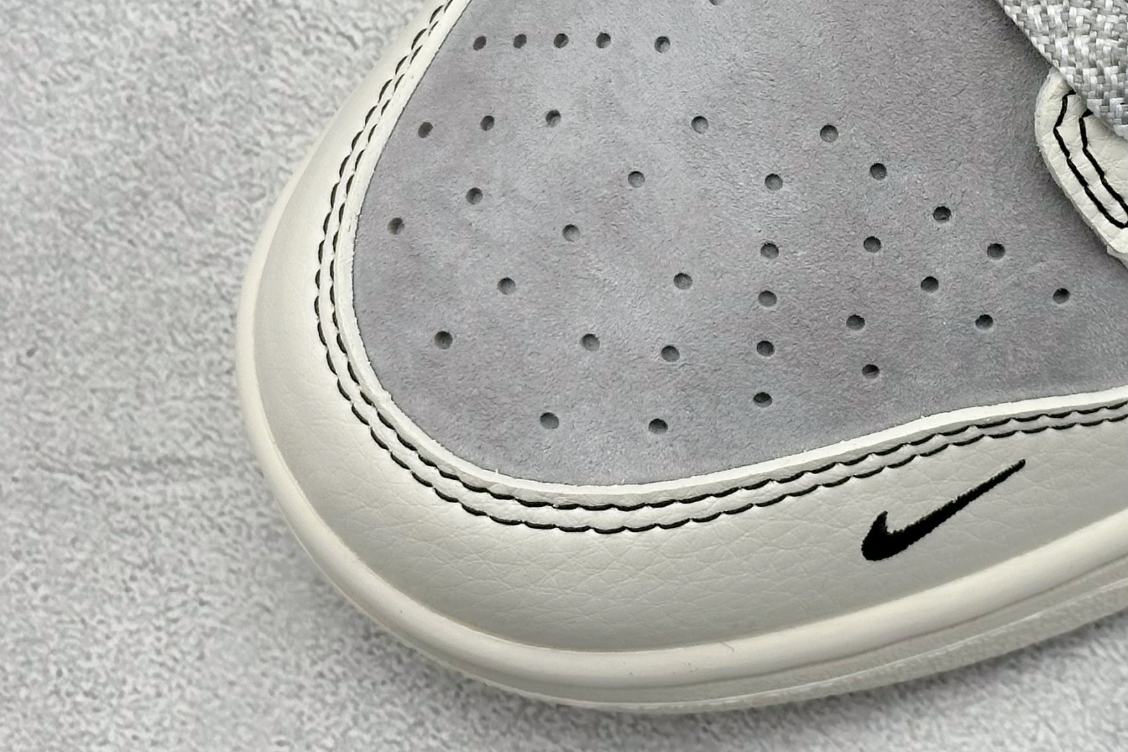 XC版Nk SB Dunk Low 斯图西联名-灰白浅灰勾 周年高端定制 低帮休闲板鞋 SJ2068-302