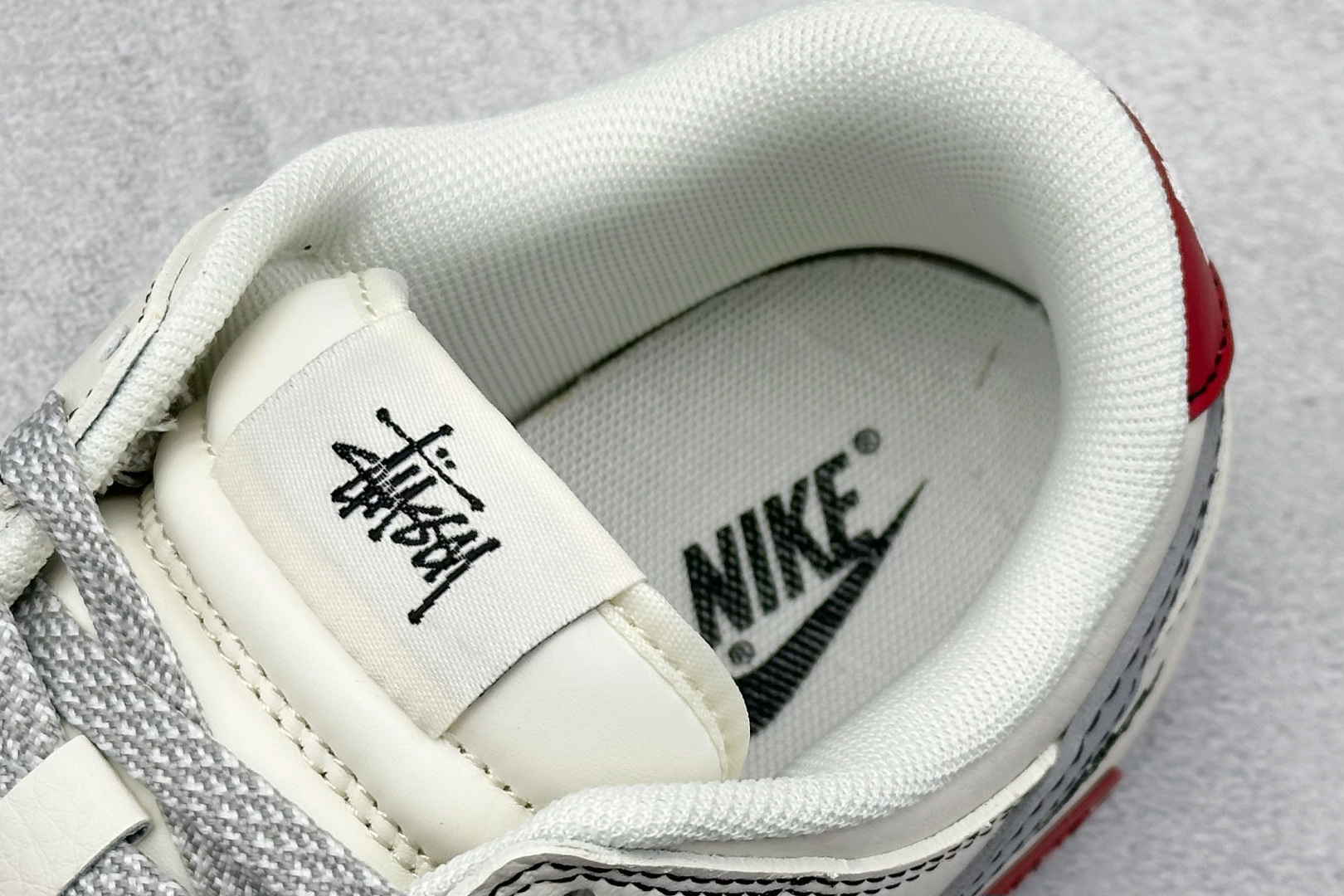 XC版Nk SB Dunk Low 斯图西联名-灰白浅灰勾 周年高端定制 低帮休闲板鞋 SJ2068-302