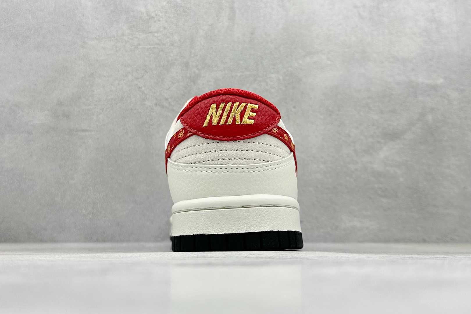 XC版Nike SB Dunk Low 龙年限定 米灰红 DJ2024-081