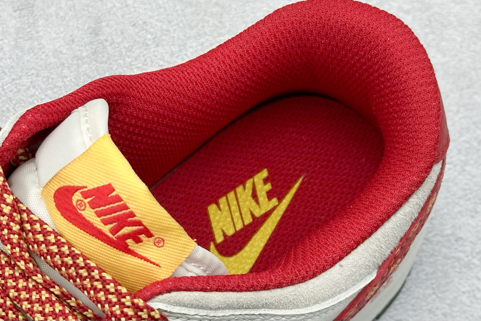 XC版Nike SB Dunk Low 龙年限定 米灰红 DJ2024-081