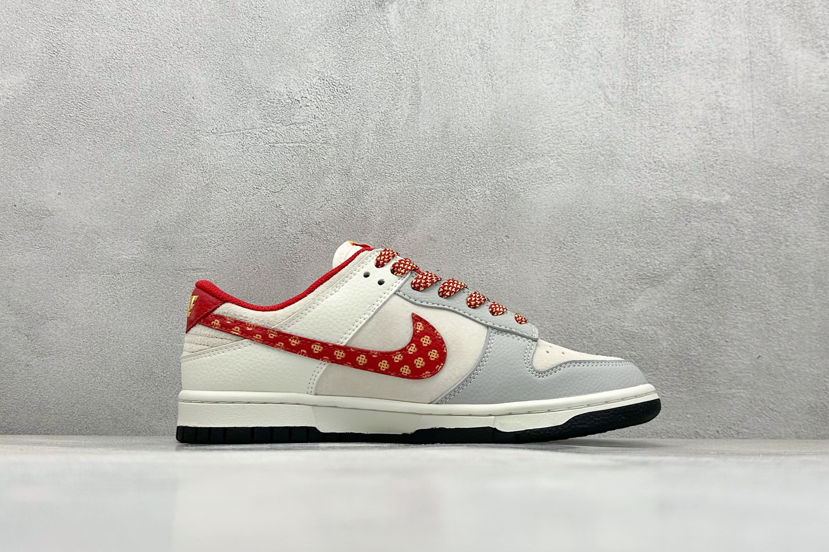 XC版Nike SB Dunk Low 龙年限定 米灰红 DJ2024-081