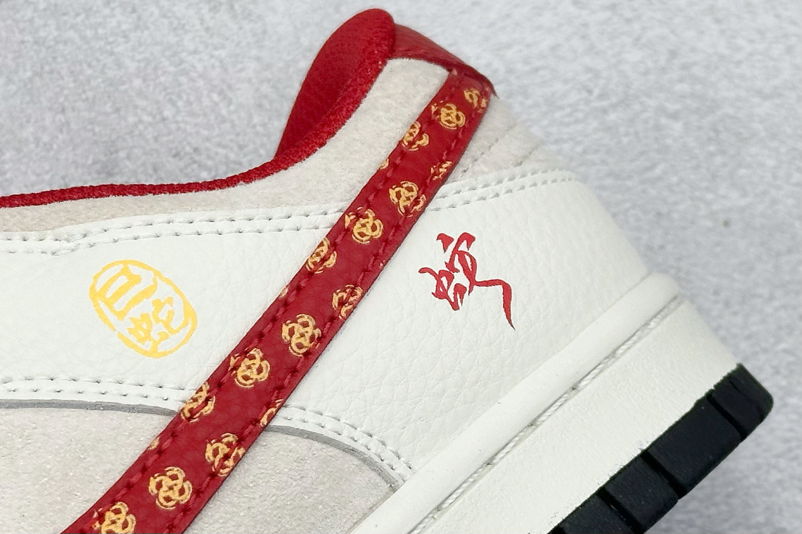 XC版Nike SB Dunk Low 龙年限定 米灰红 DJ2024-081