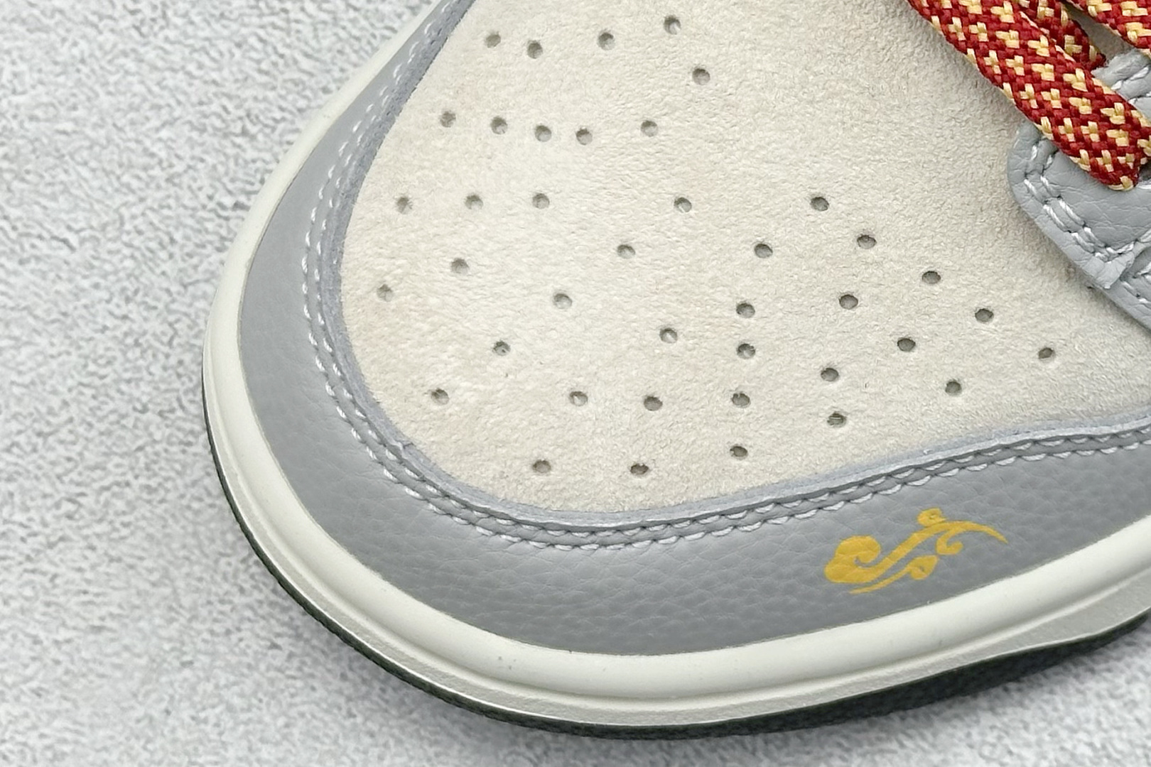 XC版Nike SB Dunk Low 龙年限定 米灰红 DJ2024-081