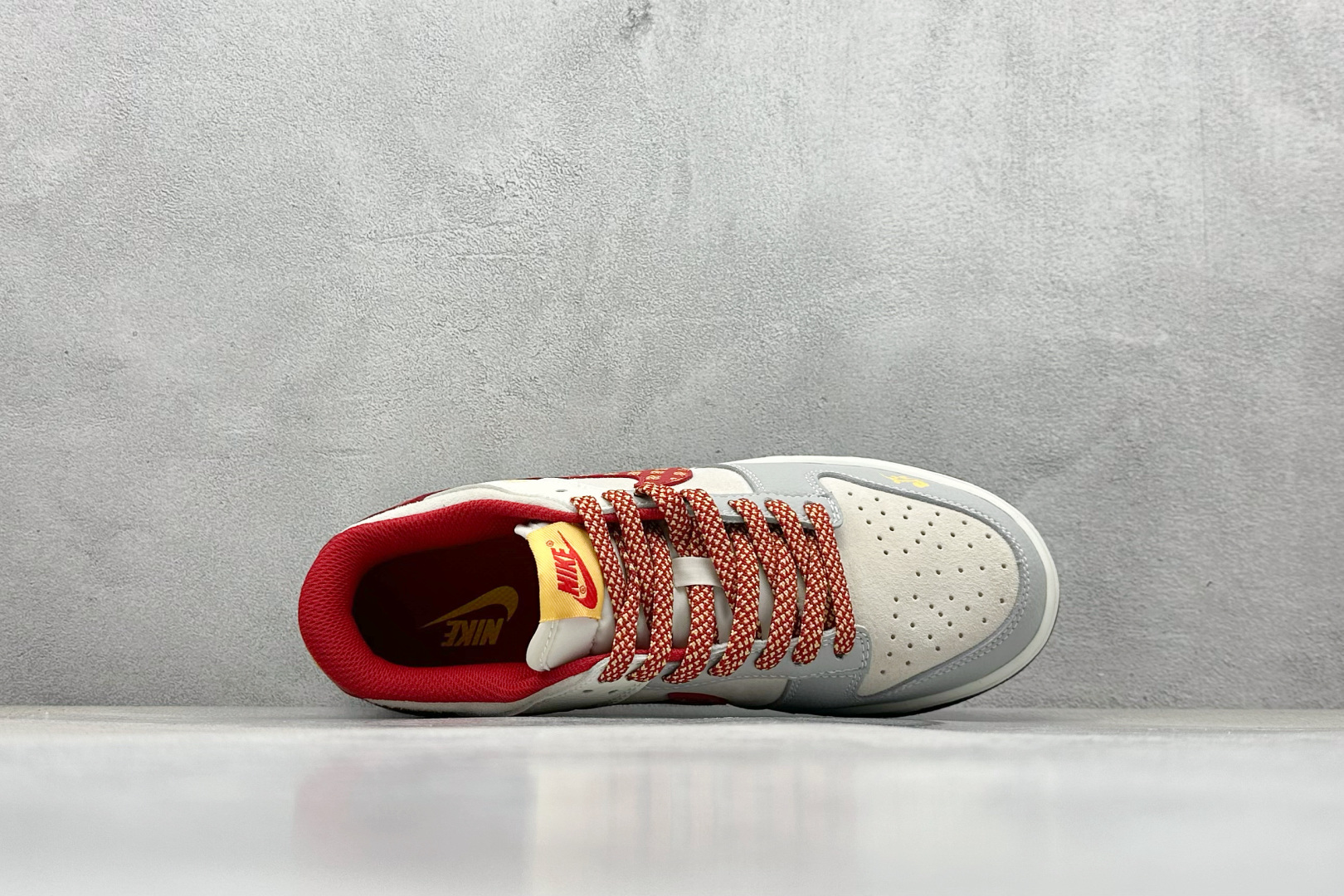 XC版Nike SB Dunk Low 龙年限定 米灰红 DJ2024-081