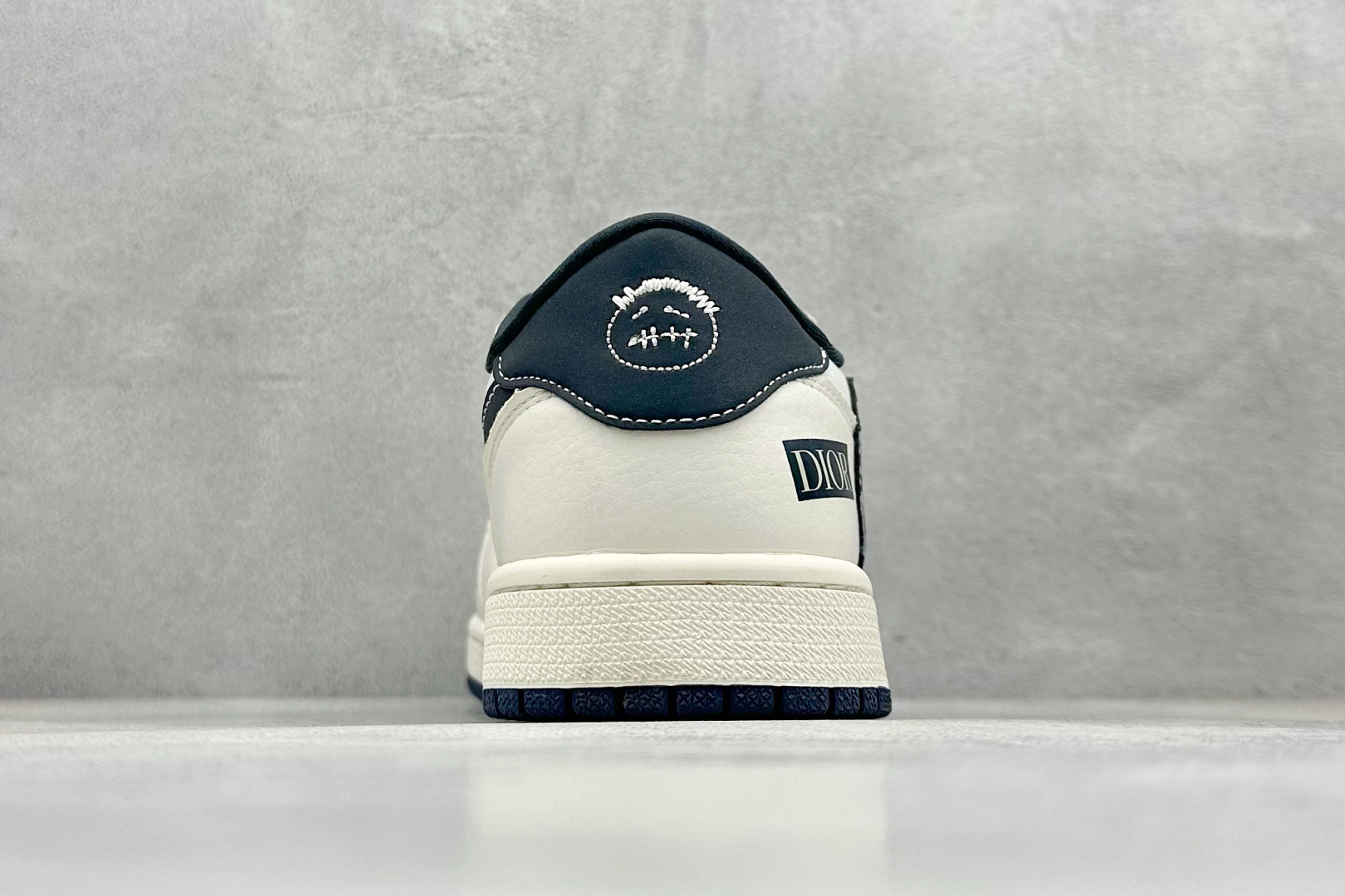 XC版Travis Scott x Fragment Design x Air Jordan 1 Low SP AJ1 乔1 迪奥联名 网布花纹勾 低帮文化休闲板鞋 LD2025-024-莆田鞋,莆田鞋货源,高仿鞋,高仿鞋货源,安福档口,莆田高仿鞋,莆田鞋批发,高仿鞋批发,莆田高仿运动鞋,高仿运动鞋,莆田运动鞋 XC版Travis Scott x Fragment Design x Air Jordan 1 Low SP AJ1 乔1 迪奥联名 网布花纹勾 低帮文化休闲板鞋 LD2025-024