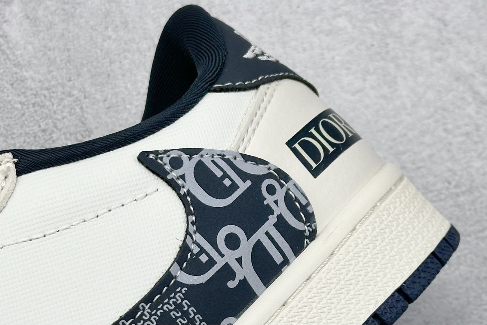 XC版Travis Scott x Fragment Design x Air Jordan 1 Low SP AJ1 乔1 迪奥联名 网布花纹勾 低帮文化休闲板鞋 LD2025-024-莆田鞋,莆田鞋货源,高仿鞋,高仿鞋货源,安福档口,莆田高仿鞋,莆田鞋批发,高仿鞋批发,莆田高仿运动鞋,高仿运动鞋,莆田运动鞋 XC版Travis Scott x Fragment Design x Air Jordan 1 Low SP AJ1 乔1 迪奥联名 网布花纹勾 低帮文化休闲板鞋 LD2025-024