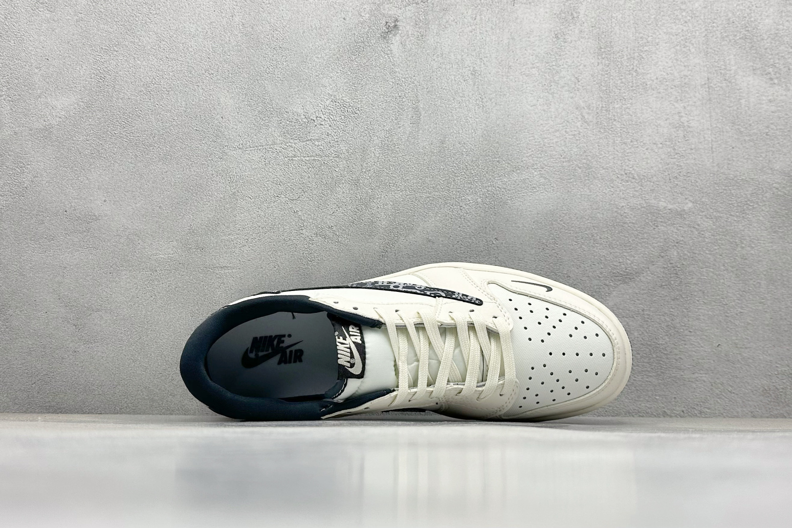 XC版Travis Scott x Fragment Design x Air Jordan 1 Low SP AJ1 乔1 迪奥联名 网布花纹勾 低帮文化休闲板鞋 LD2025-024-莆田鞋,莆田鞋货源,高仿鞋,高仿鞋货源,安福档口,莆田高仿鞋,莆田鞋批发,高仿鞋批发,莆田高仿运动鞋,高仿运动鞋,莆田运动鞋 XC版Travis Scott x Fragment Design x Air Jordan 1 Low SP AJ1 乔1 迪奥联名 网布花纹勾 低帮文化休闲板鞋 LD2025-024