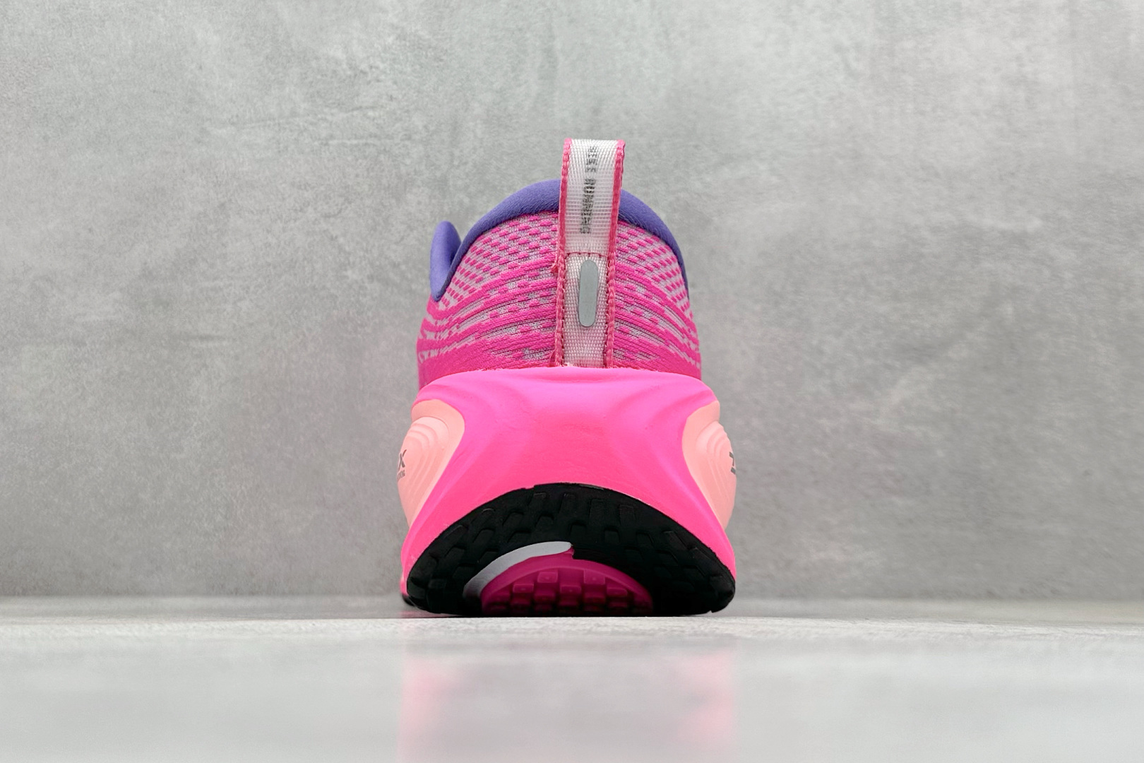 Nike VOMERO PLUS 轻盈跑鞋 版本 舒适百搭防滑耐磨 低帮 休闲跑步鞋 HV8154-400