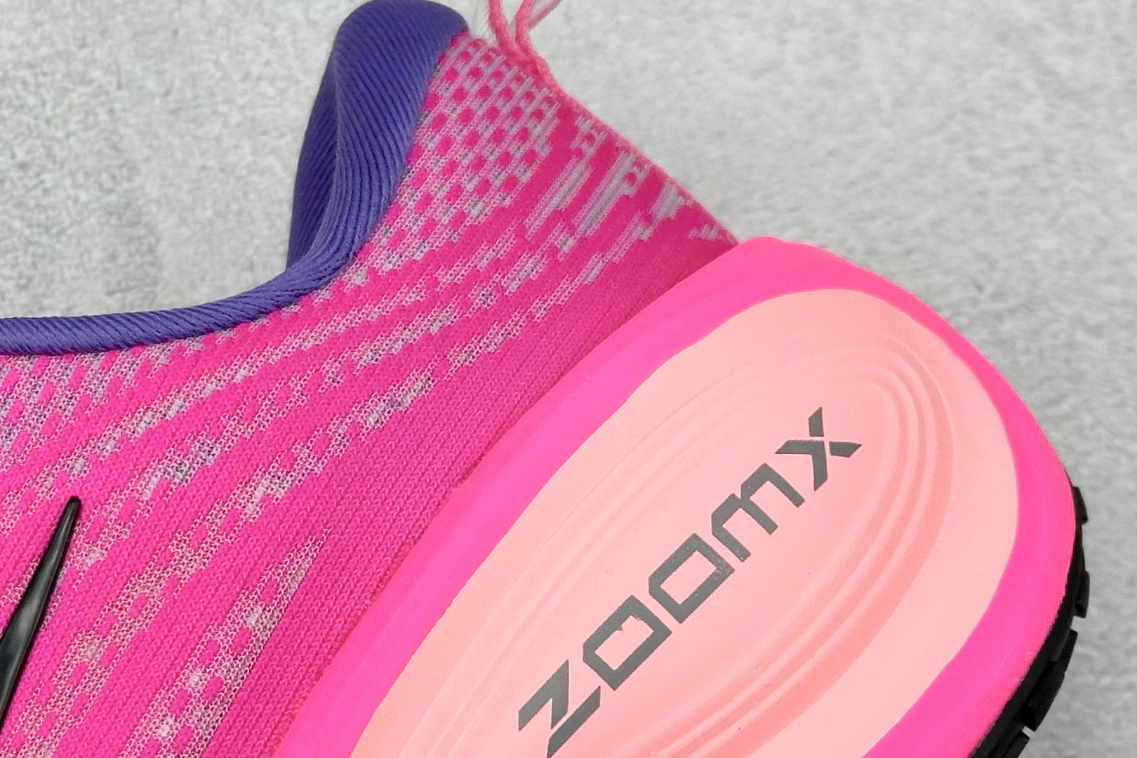 Nike VOMERO PLUS 轻盈跑鞋 版本 舒适百搭防滑耐磨 低帮 休闲跑步鞋 HV8154-400