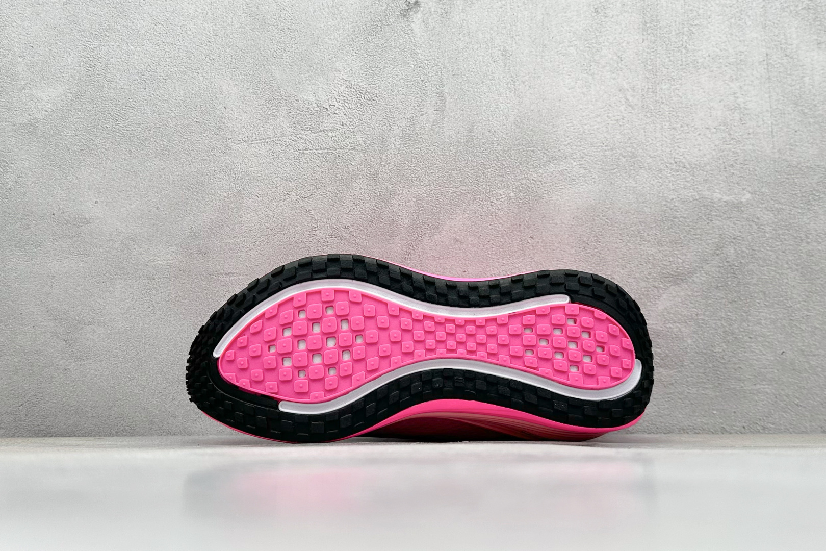 Nike VOMERO PLUS 轻盈跑鞋 版本 舒适百搭防滑耐磨 低帮 休闲跑步鞋 HV8154-400