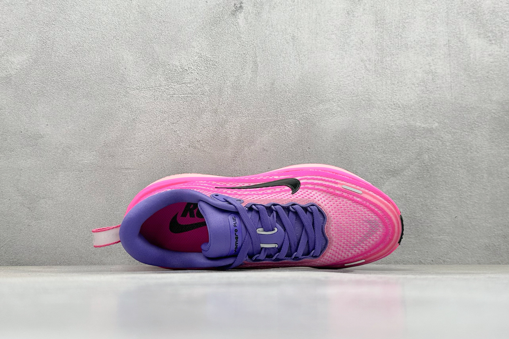 Nike VOMERO PLUS 轻盈跑鞋 版本 舒适百搭防滑耐磨 低帮 休闲跑步鞋 HV8154-400