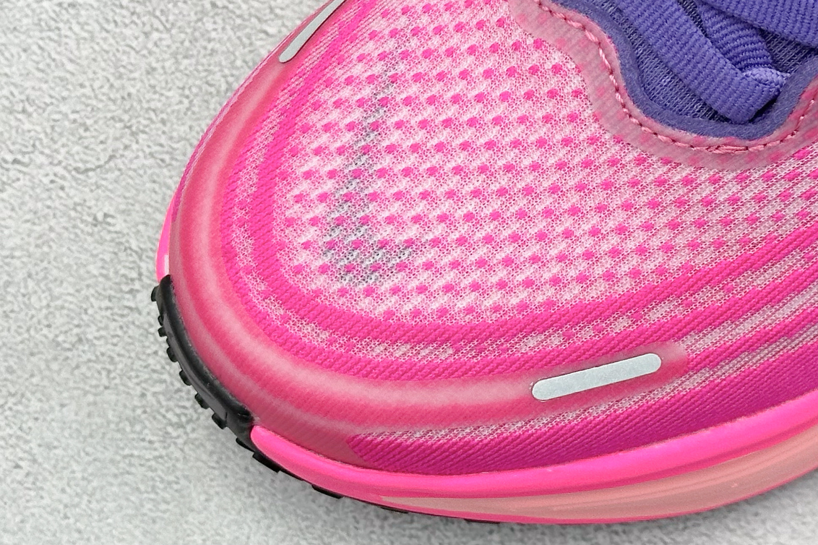 Nike VOMERO PLUS 轻盈跑鞋 版本 舒适百搭防滑耐磨 低帮 休闲跑步鞋 HV8154-400