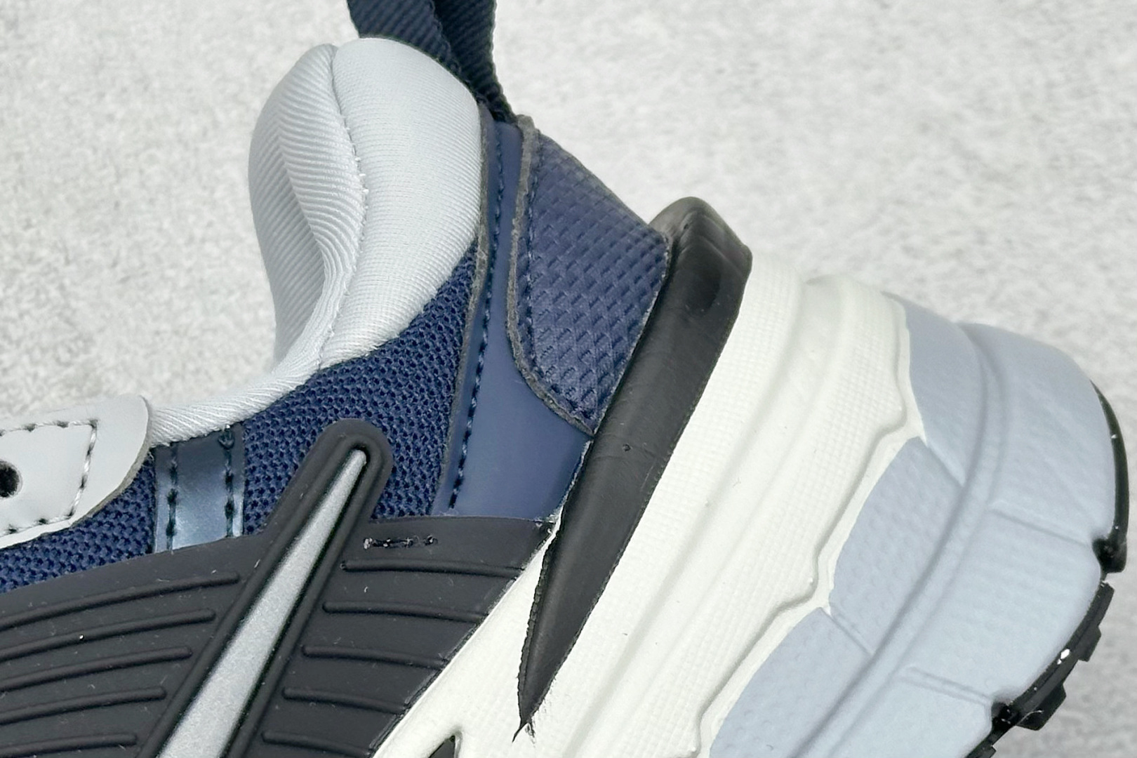 NK V2K Run 减震防滑复古低帮跑步鞋 HJ4497-400