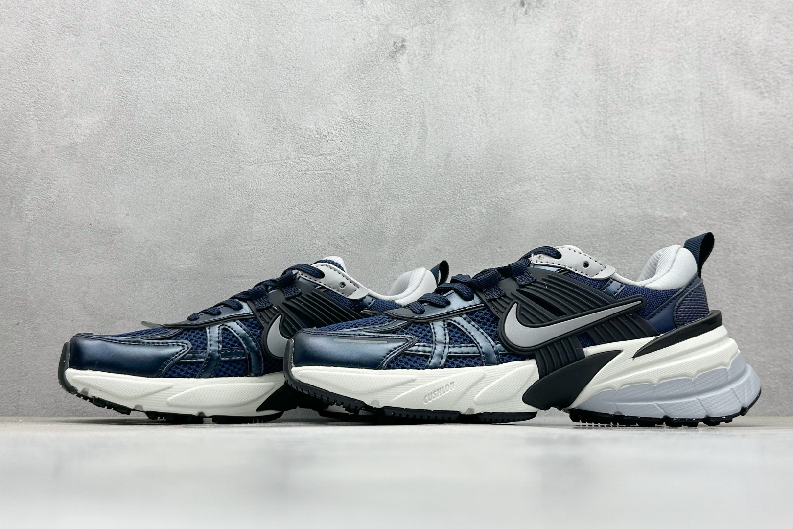 NK V2K Run 减震防滑复古低帮跑步鞋 HJ4497-400