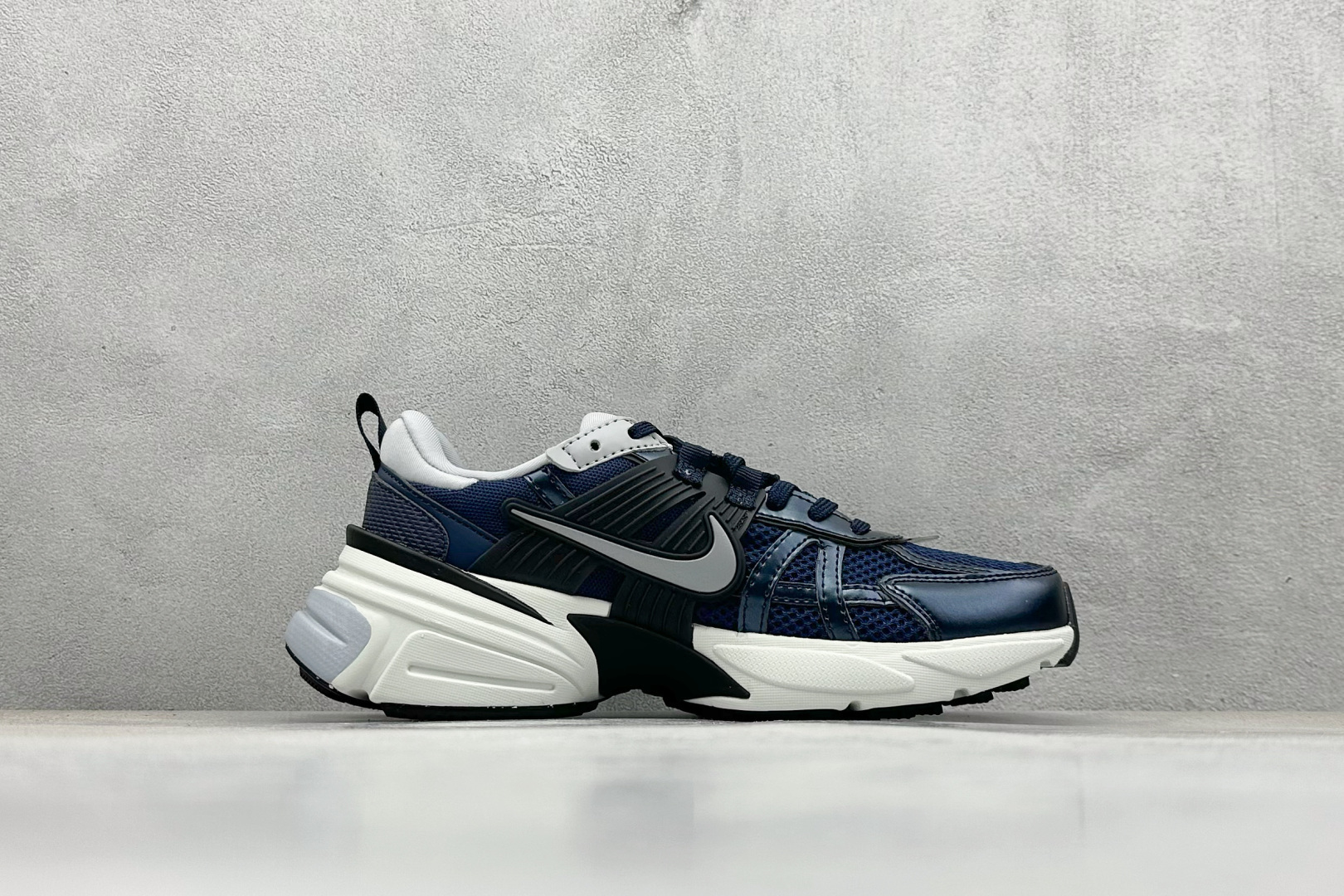 NK V2K Run 减震防滑复古低帮跑步鞋 HJ4497-400