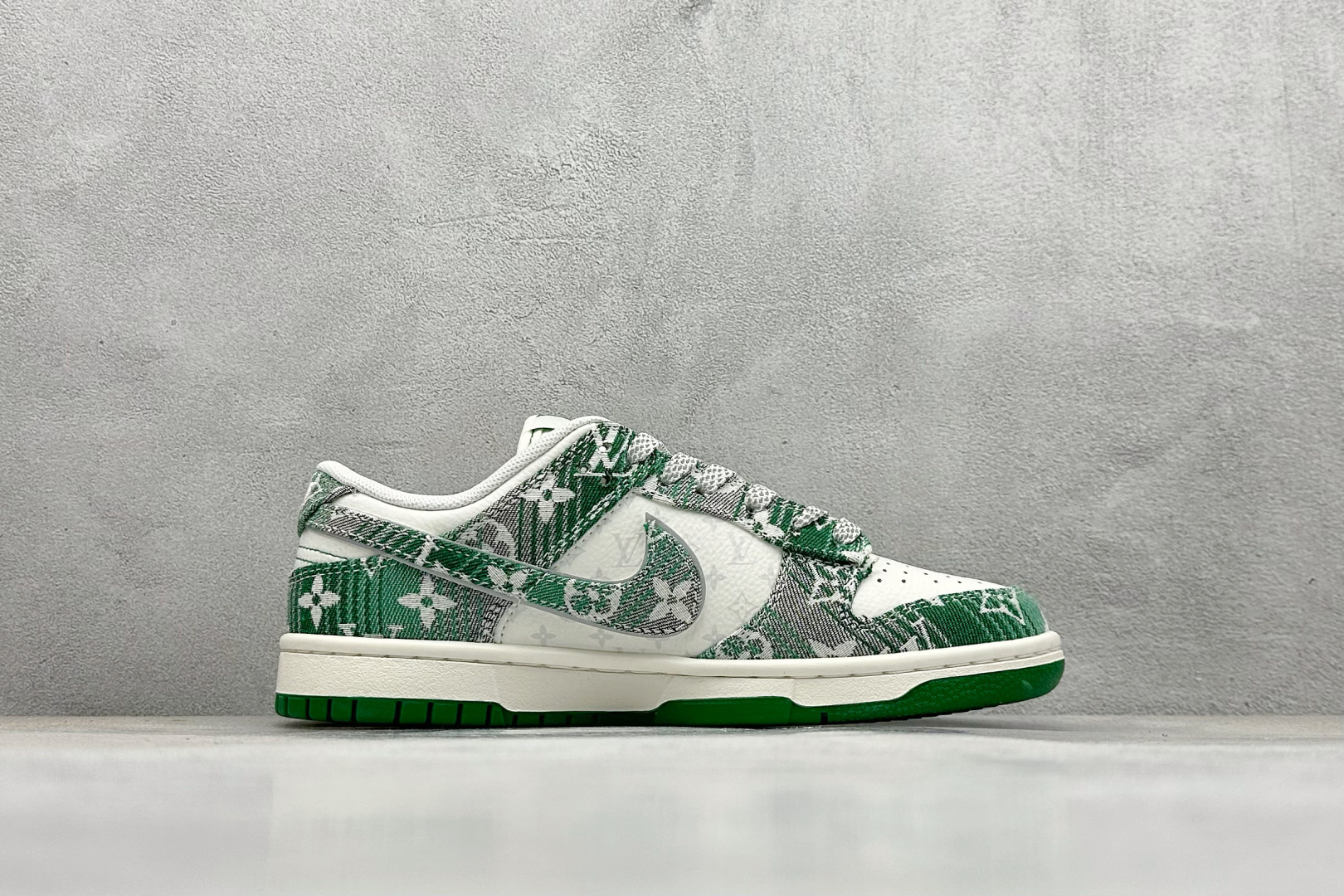SC版Nike SB Dunk Low LV联名 灰绿牛仔 周年高端定制 低帮休闲板鞋 SC9772-811-莆田鞋,莆田鞋货源,高仿鞋,高仿鞋货源,安福档口,莆田高仿鞋,莆田鞋批发,高仿鞋批发,莆田高仿运动鞋,高仿运动鞋,莆田运动鞋 SC版Nike SB Dunk Low LV联名 灰绿牛仔 周年高端定制 低帮休闲板鞋 SC9772-811