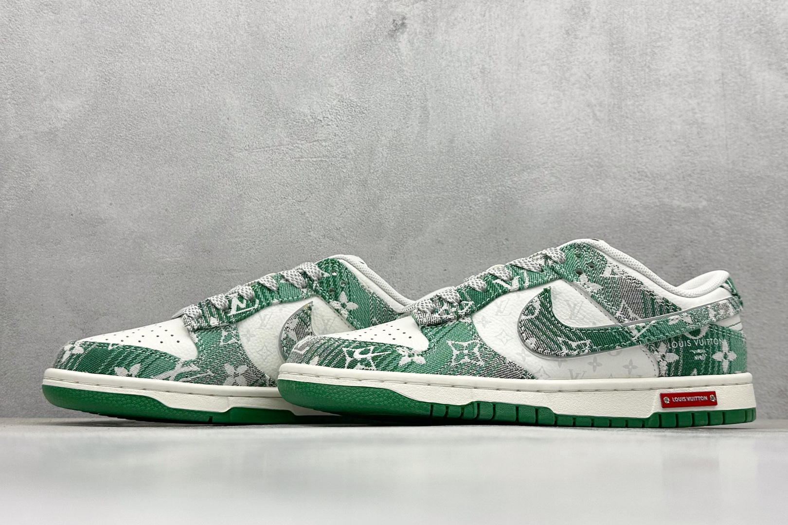 SC版Nike SB Dunk Low LV联名 灰绿牛仔 周年高端定制 低帮休闲板鞋 SC9772-811-莆田鞋,莆田鞋货源,高仿鞋,高仿鞋货源,安福档口,莆田高仿鞋,莆田鞋批发,高仿鞋批发,莆田高仿运动鞋,高仿运动鞋,莆田运动鞋 SC版Nike SB Dunk Low LV联名 灰绿牛仔 周年高端定制 低帮休闲板鞋 SC9772-811