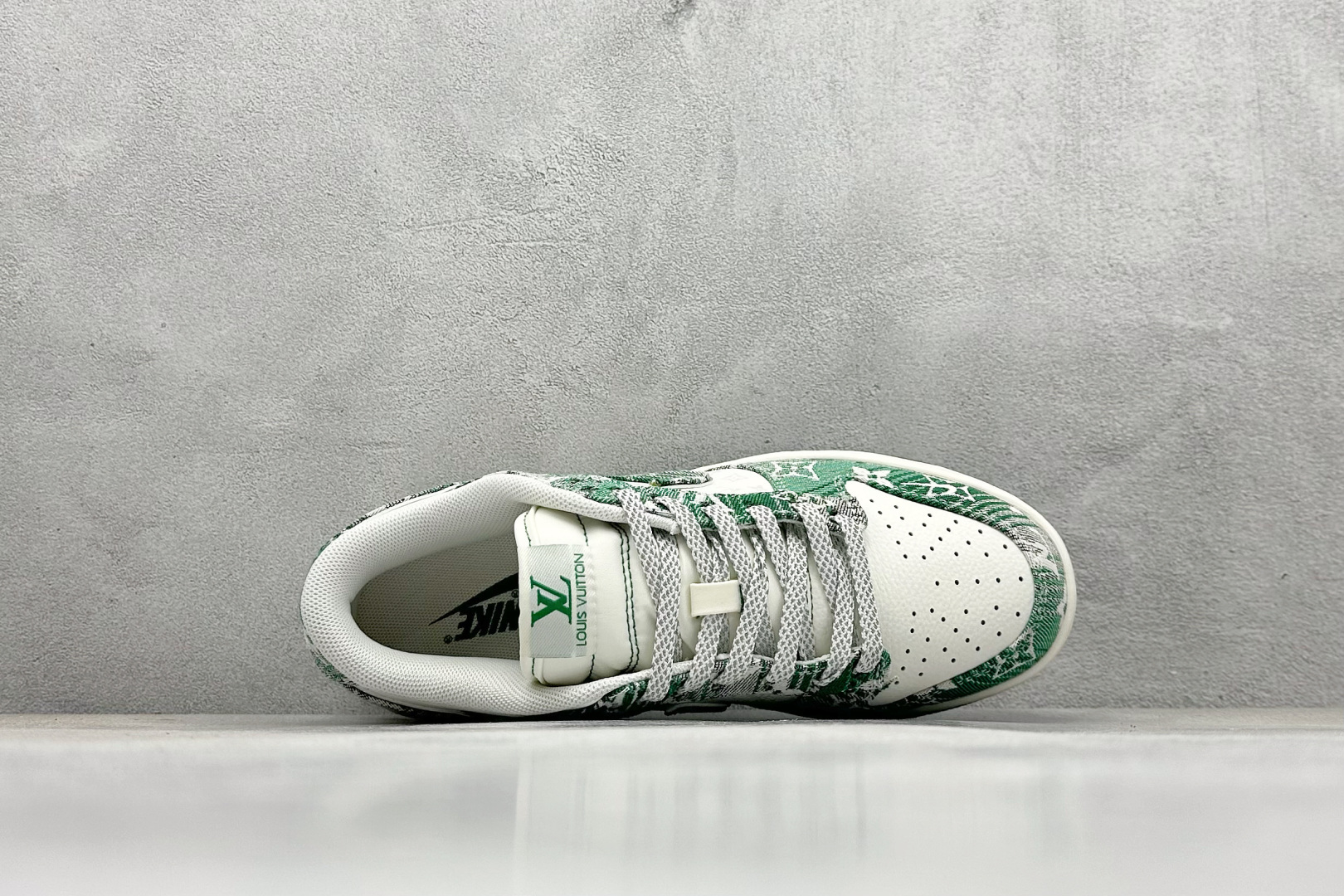 SC版Nike SB Dunk Low LV联名 灰绿牛仔 周年高端定制 低帮休闲板鞋 SC9772-811-莆田鞋,莆田鞋货源,高仿鞋,高仿鞋货源,安福档口,莆田高仿鞋,莆田鞋批发,高仿鞋批发,莆田高仿运动鞋,高仿运动鞋,莆田运动鞋 SC版Nike SB Dunk Low LV联名 灰绿牛仔 周年高端定制 低帮休闲板鞋 SC9772-811