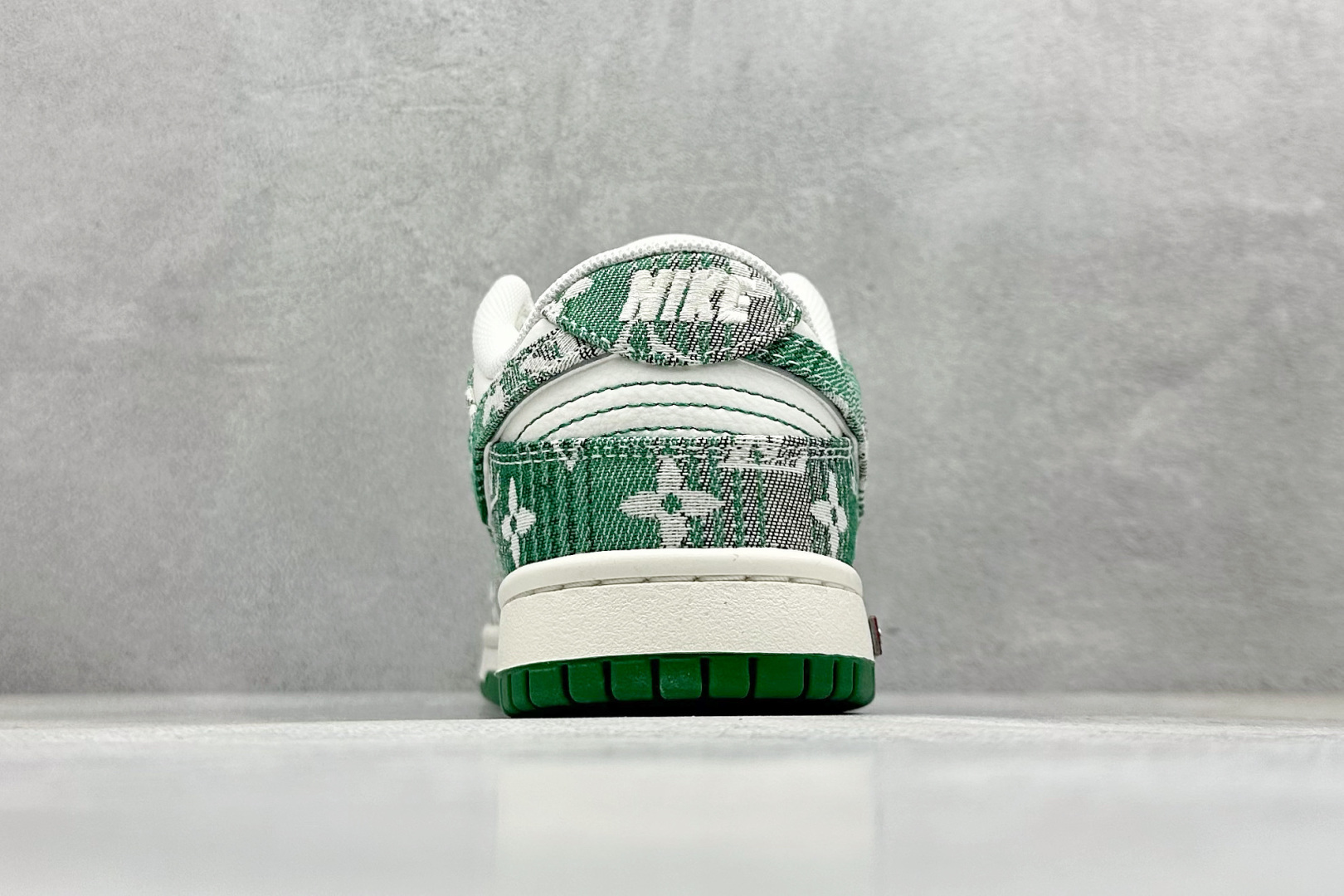 SC版Nike SB Dunk Low LV联名 灰绿牛仔 周年高端定制 低帮休闲板鞋 SC9772-811-莆田鞋,莆田鞋货源,高仿鞋,高仿鞋货源,安福档口,莆田高仿鞋,莆田鞋批发,高仿鞋批发,莆田高仿运动鞋,高仿运动鞋,莆田运动鞋 SC版Nike SB Dunk Low LV联名 灰绿牛仔 周年高端定制 低帮休闲板鞋 SC9772-811