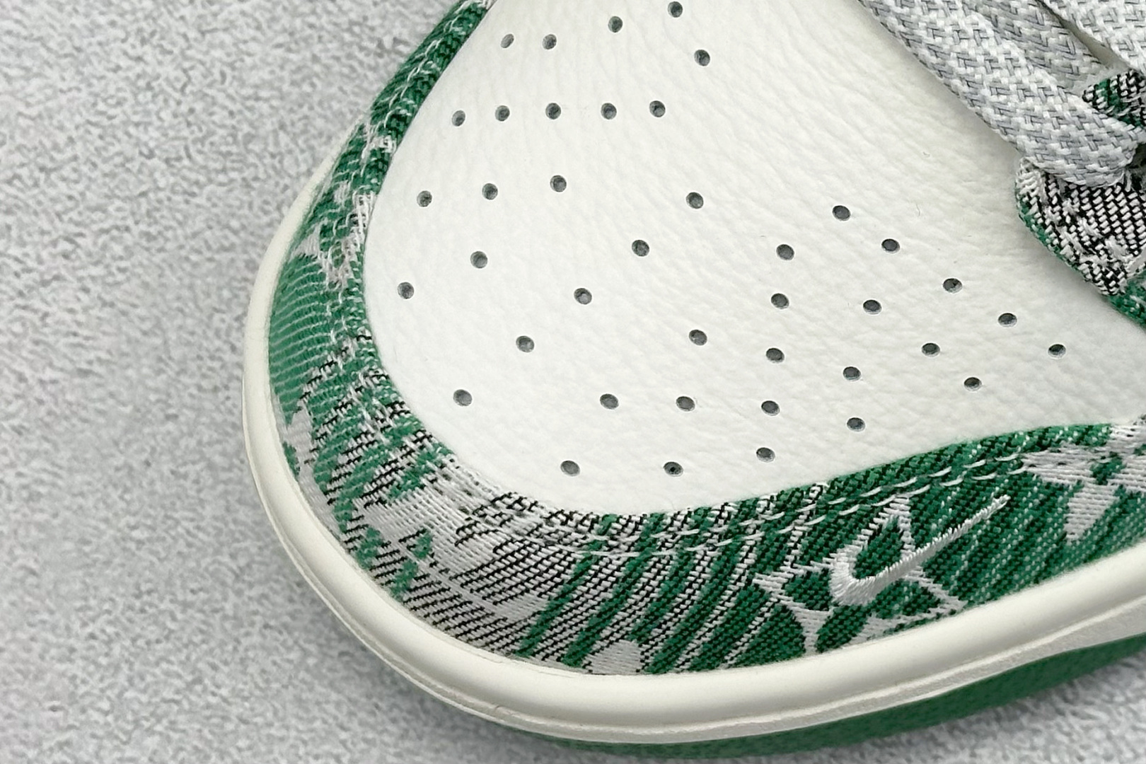 SC版Nike SB Dunk Low LV联名 灰绿牛仔 周年高端定制 低帮休闲板鞋 SC9772-811-莆田鞋,莆田鞋货源,高仿鞋,高仿鞋货源,安福档口,莆田高仿鞋,莆田鞋批发,高仿鞋批发,莆田高仿运动鞋,高仿运动鞋,莆田运动鞋 SC版Nike SB Dunk Low LV联名 灰绿牛仔 周年高端定制 低帮休闲板鞋 SC9772-811