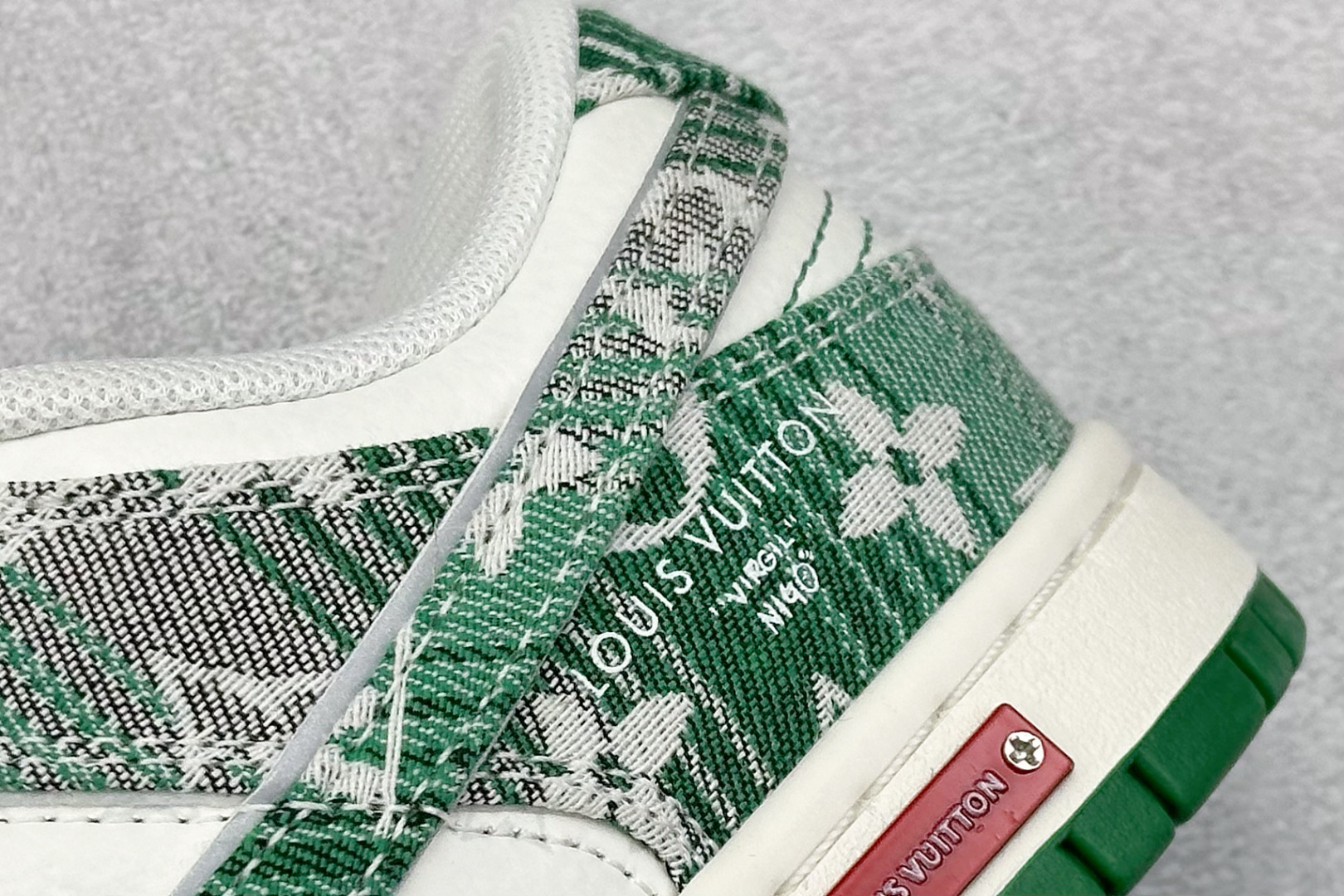 SC版Nike SB Dunk Low LV联名 灰绿牛仔 周年高端定制 低帮休闲板鞋 SC9772-811-莆田鞋,莆田鞋货源,高仿鞋,高仿鞋货源,安福档口,莆田高仿鞋,莆田鞋批发,高仿鞋批发,莆田高仿运动鞋,高仿运动鞋,莆田运动鞋 SC版Nike SB Dunk Low LV联名 灰绿牛仔 周年高端定制 低帮休闲板鞋 SC9772-811