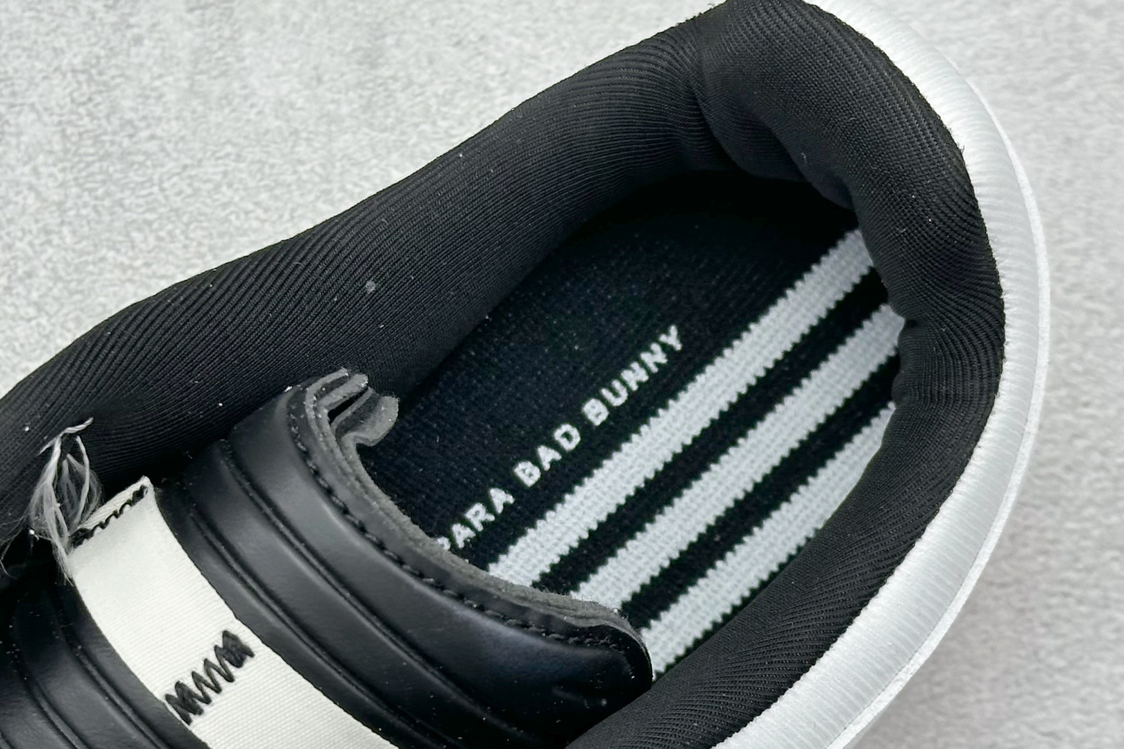 HY版Adidas Original Gazelle Indoor 复古休闲运动德训风板鞋 IF9735