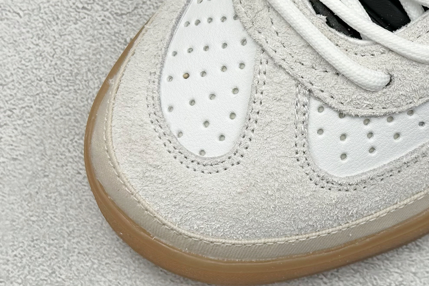 HY版Adidas Original Gazelle Indoor 复古休闲运动德训风板鞋 IF9735