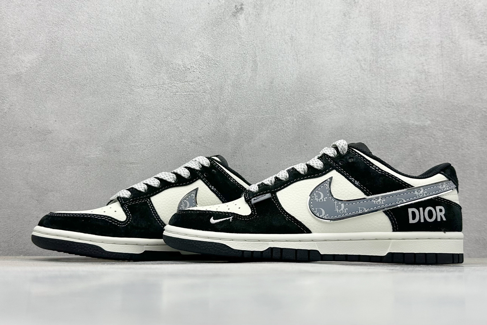 XC版Nike SB Dunk Low x DIOR 白灰小钩 DJ2024-084