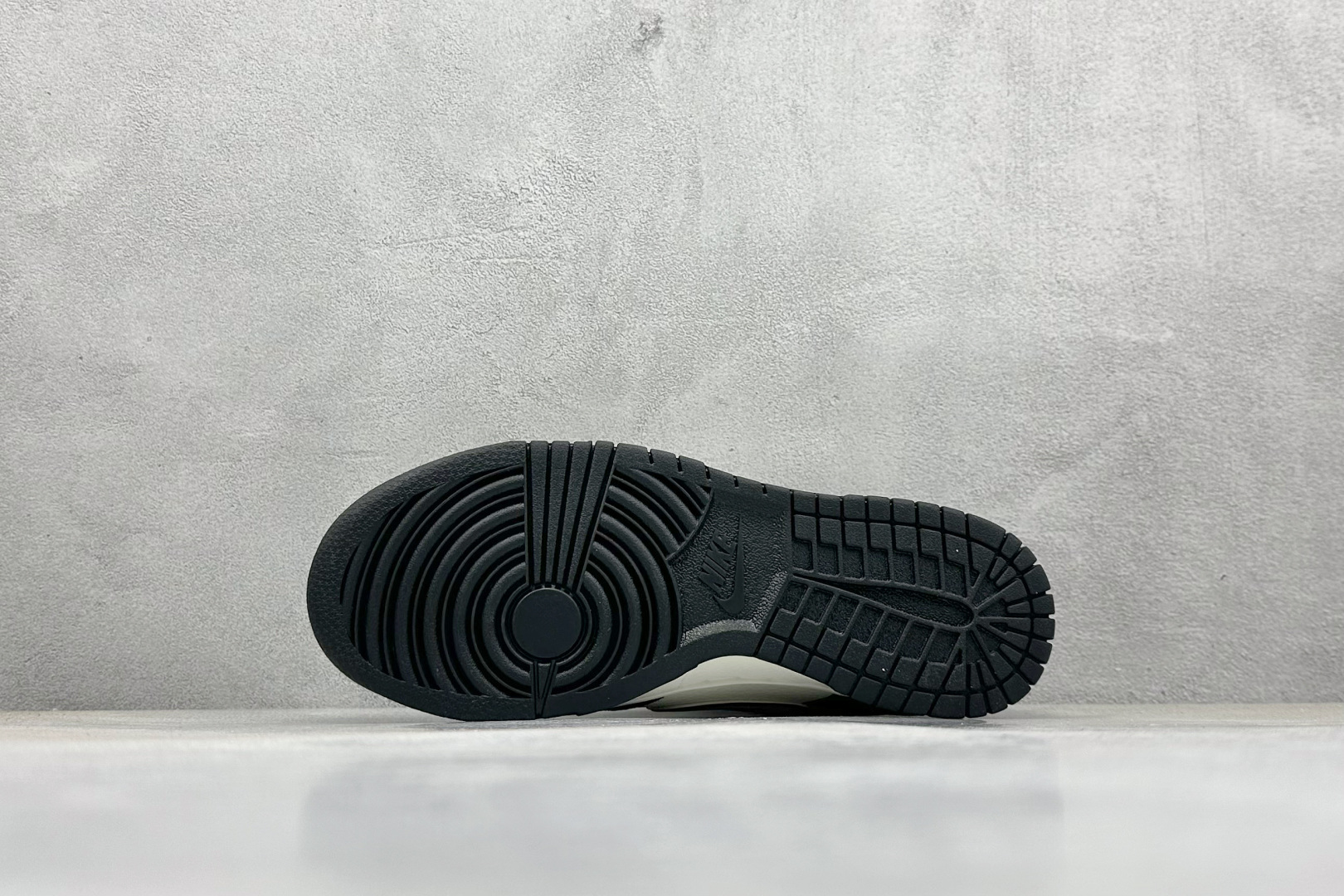 XC版Nike SB Dunk Low x DIOR 白灰小钩 DJ2024-084