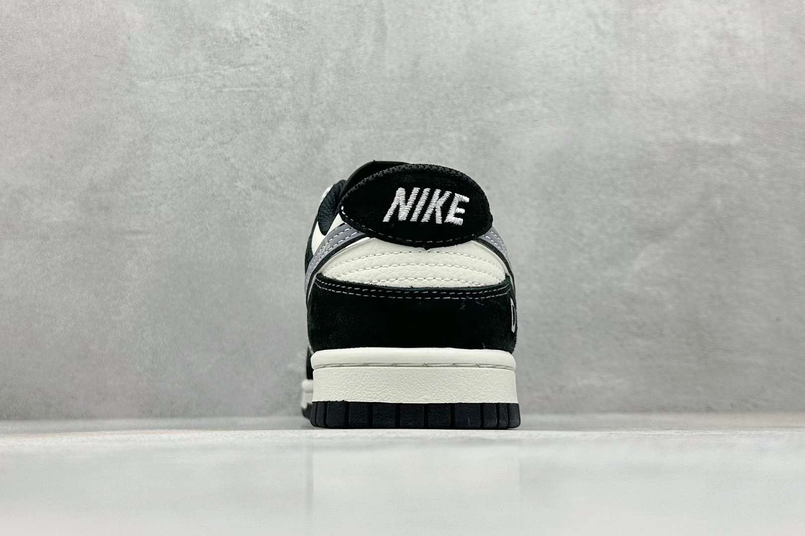 XC版Nike SB Dunk Low x DIOR 白灰小钩 DJ2024-084