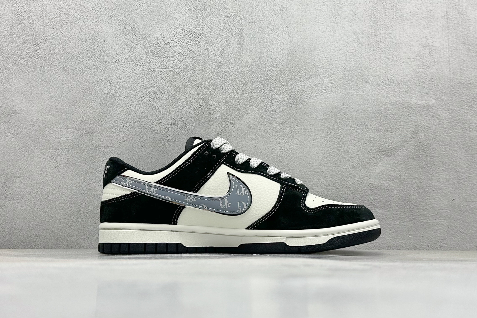 XC版Nike SB Dunk Low x DIOR 白灰小钩 DJ2024-084