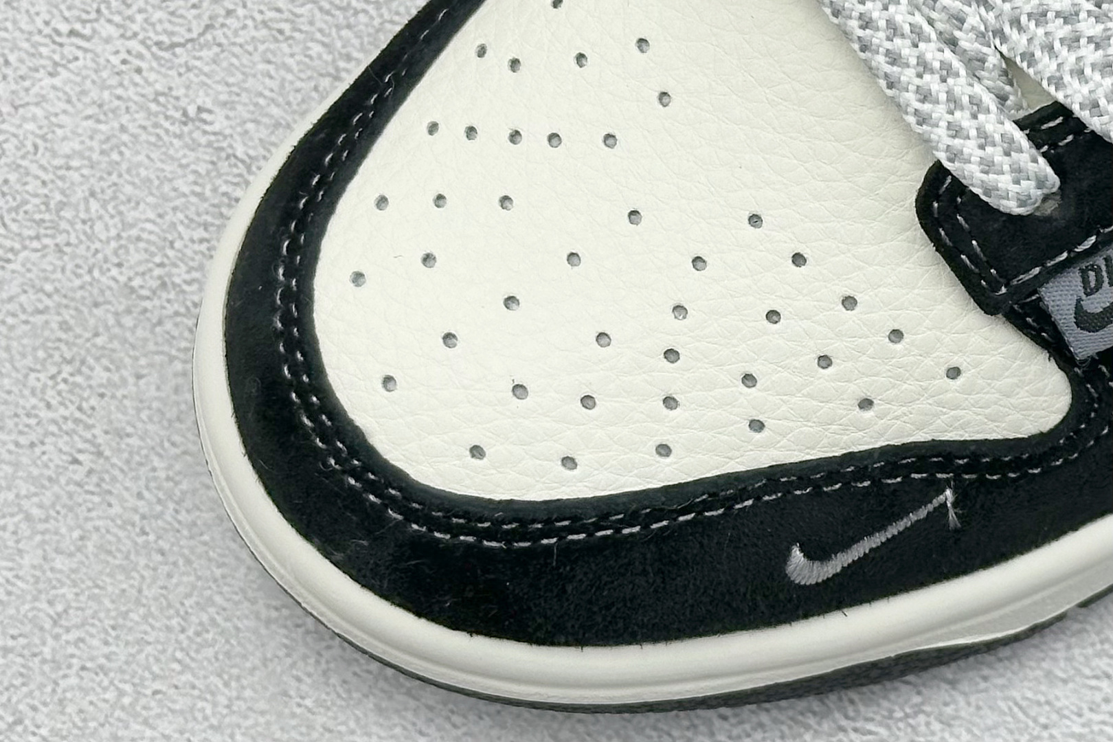 XC版Nike SB Dunk Low x DIOR 白灰小钩 DJ2024-084