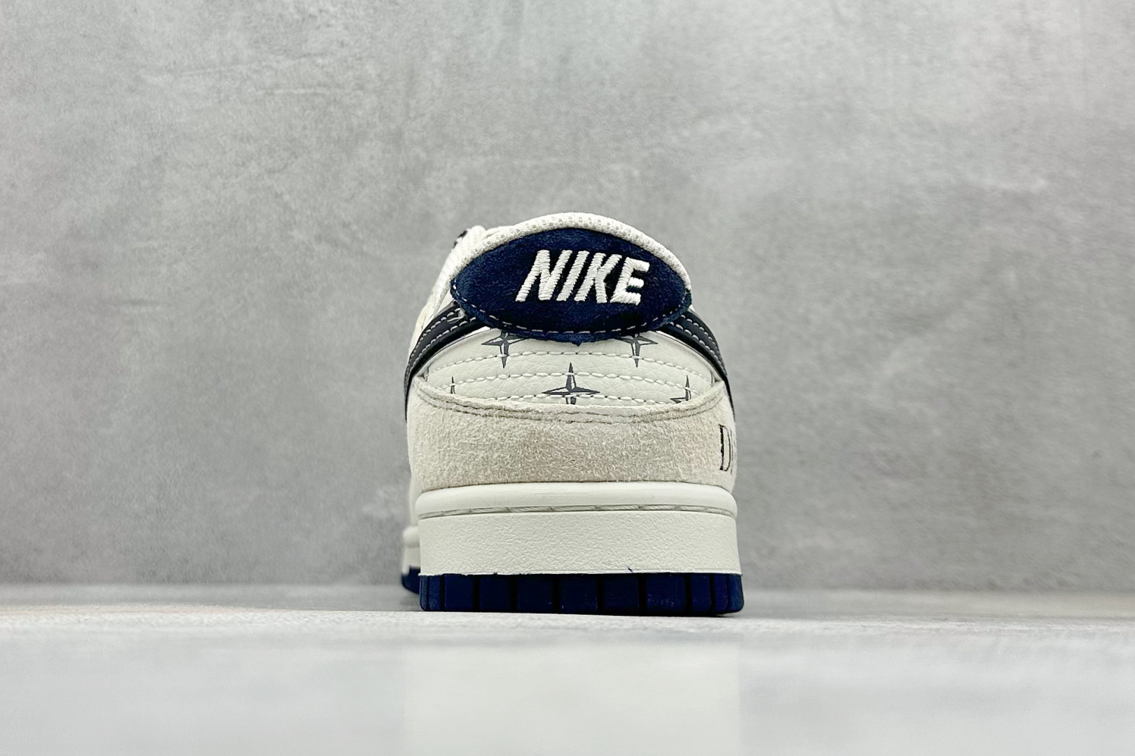 XC版Nk SB Dunk Low 迪奥 x 石头岛三方联名 猪八黑勾 周年高端定制 低帮休闲板鞋 DJ2024-085