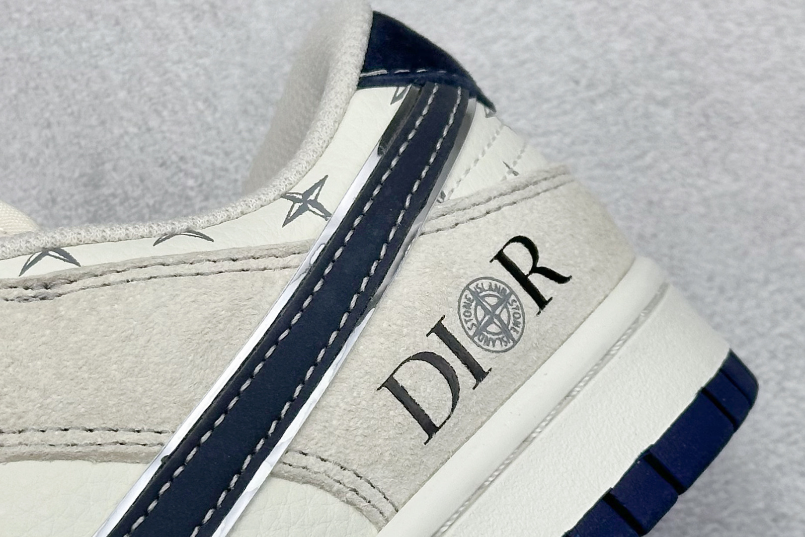 XC版Nk SB Dunk Low 迪奥 x 石头岛三方联名 猪八黑勾 周年高端定制 低帮休闲板鞋 DJ2024-085