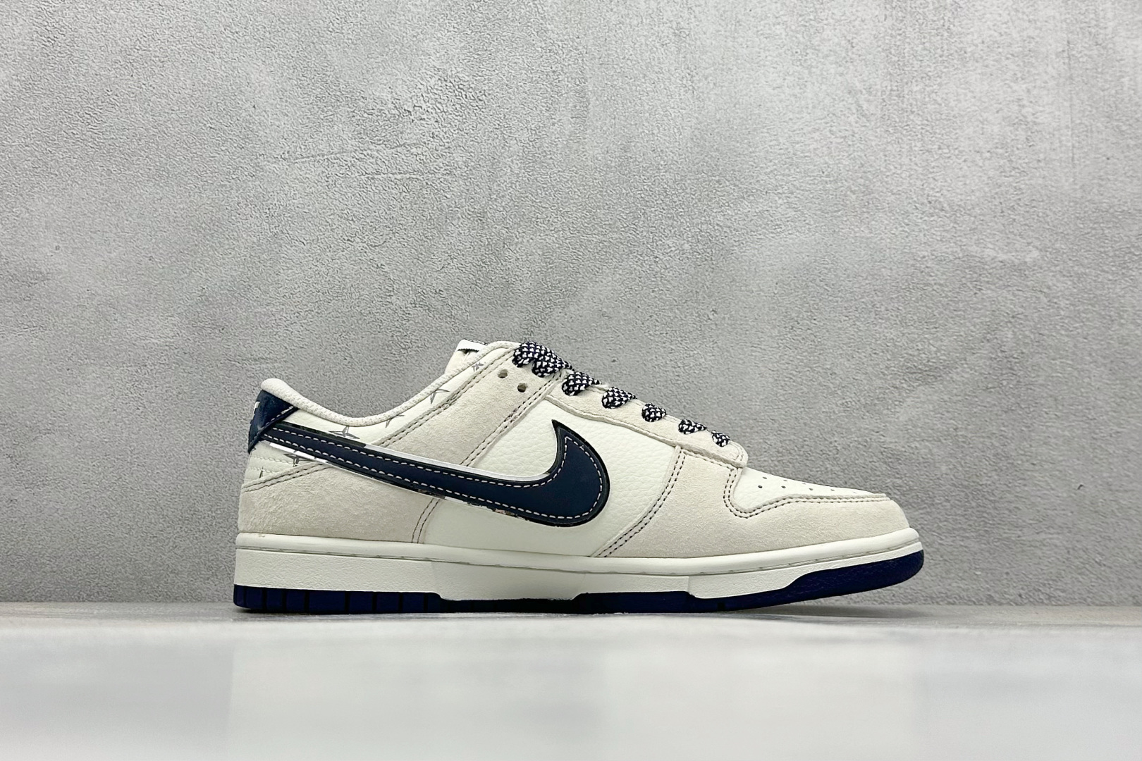 XC版Nk SB Dunk Low 迪奥 x 石头岛三方联名 猪八黑勾 周年高端定制 低帮休闲板鞋 DJ2024-085