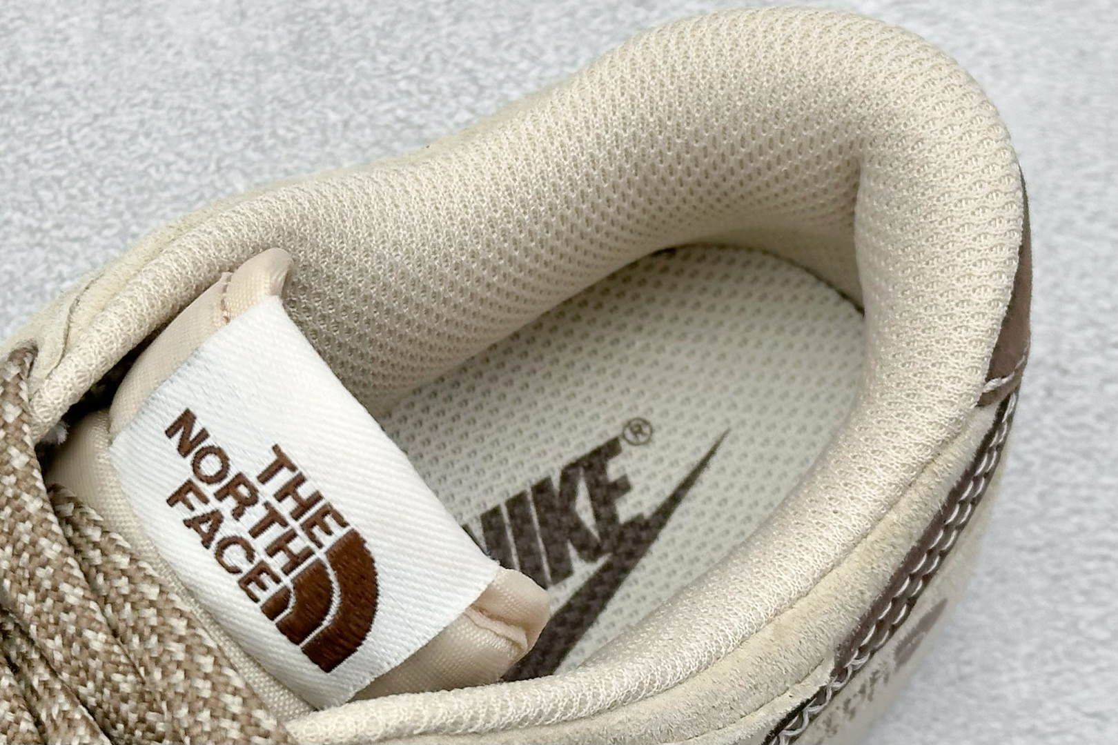 
XC版Nk SB Dunk Low 北面联名 猪八咖啡勾 周年高端定制 低帮休闲板鞋
#定制鞋盒 大厂