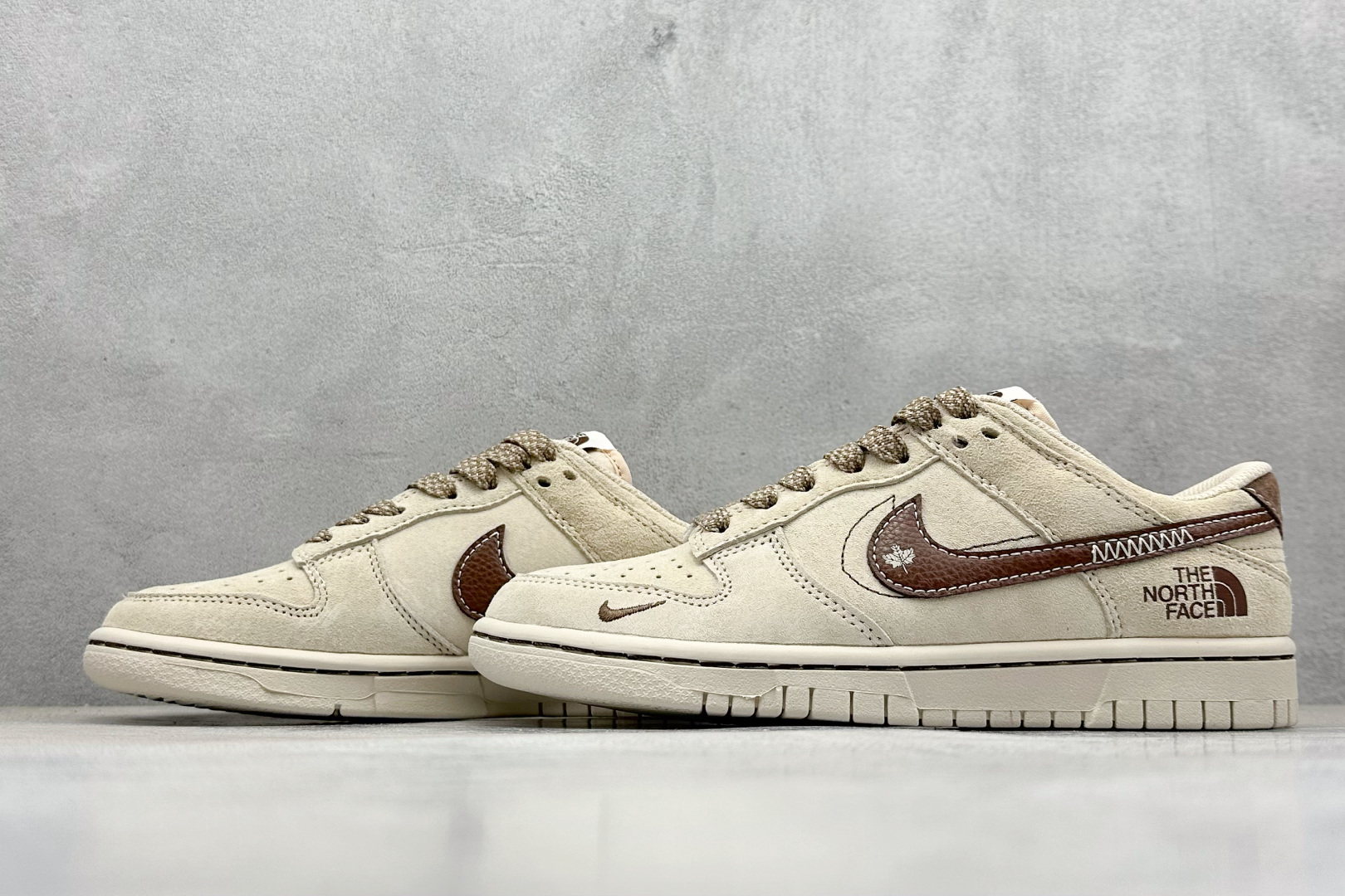 
XC版Nk SB Dunk Low 北面联名 猪八咖啡勾 周年高端定制 低帮休闲板鞋
#定制鞋盒 大厂