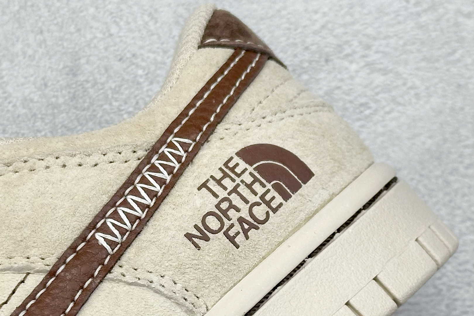 
XC版Nk SB Dunk Low 北面联名 猪八咖啡勾 周年高端定制 低帮休闲板鞋
#定制鞋盒 大厂